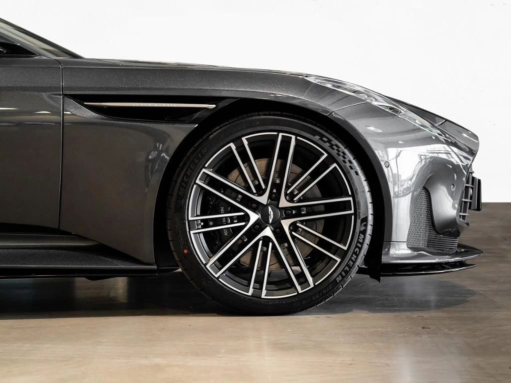 Aston Martin DB12 Coupe Aston Martin Hamburg