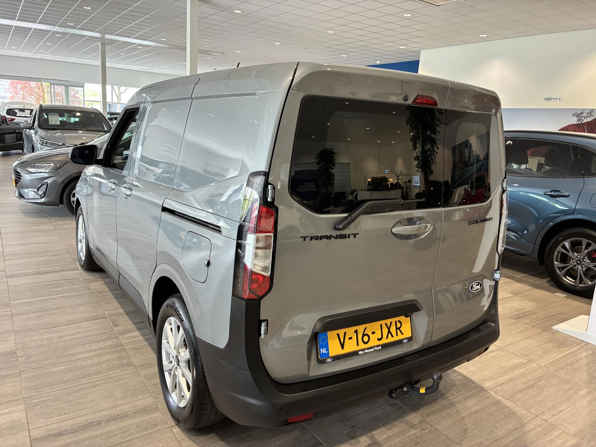 Ford-Transit Courier-image-2