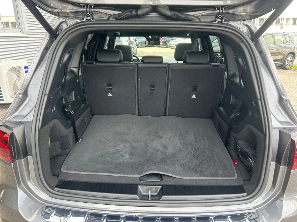 Mercedes-Benz-GLB 200-image-13