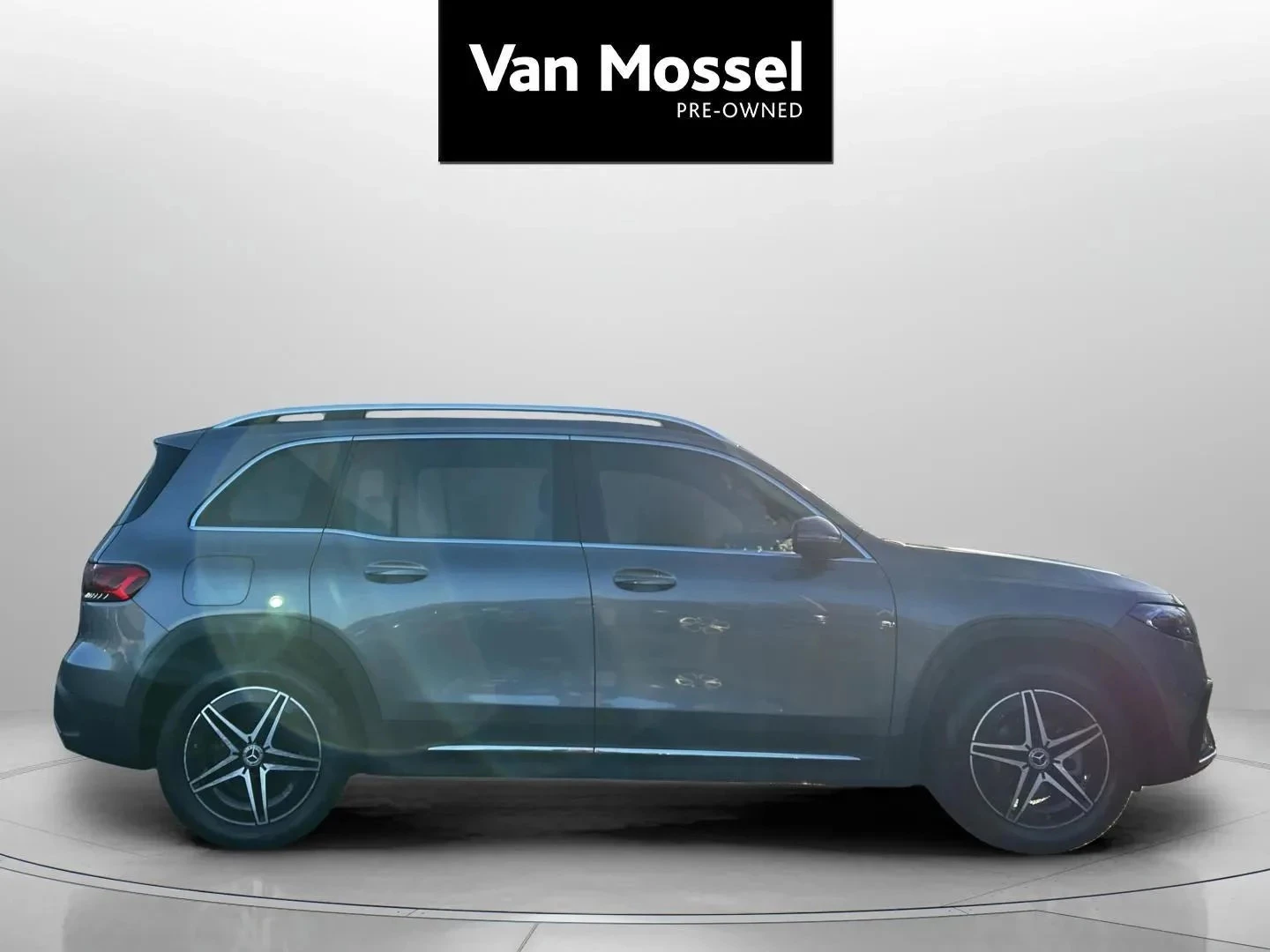 Mercedes-Benz-EQB-image-3