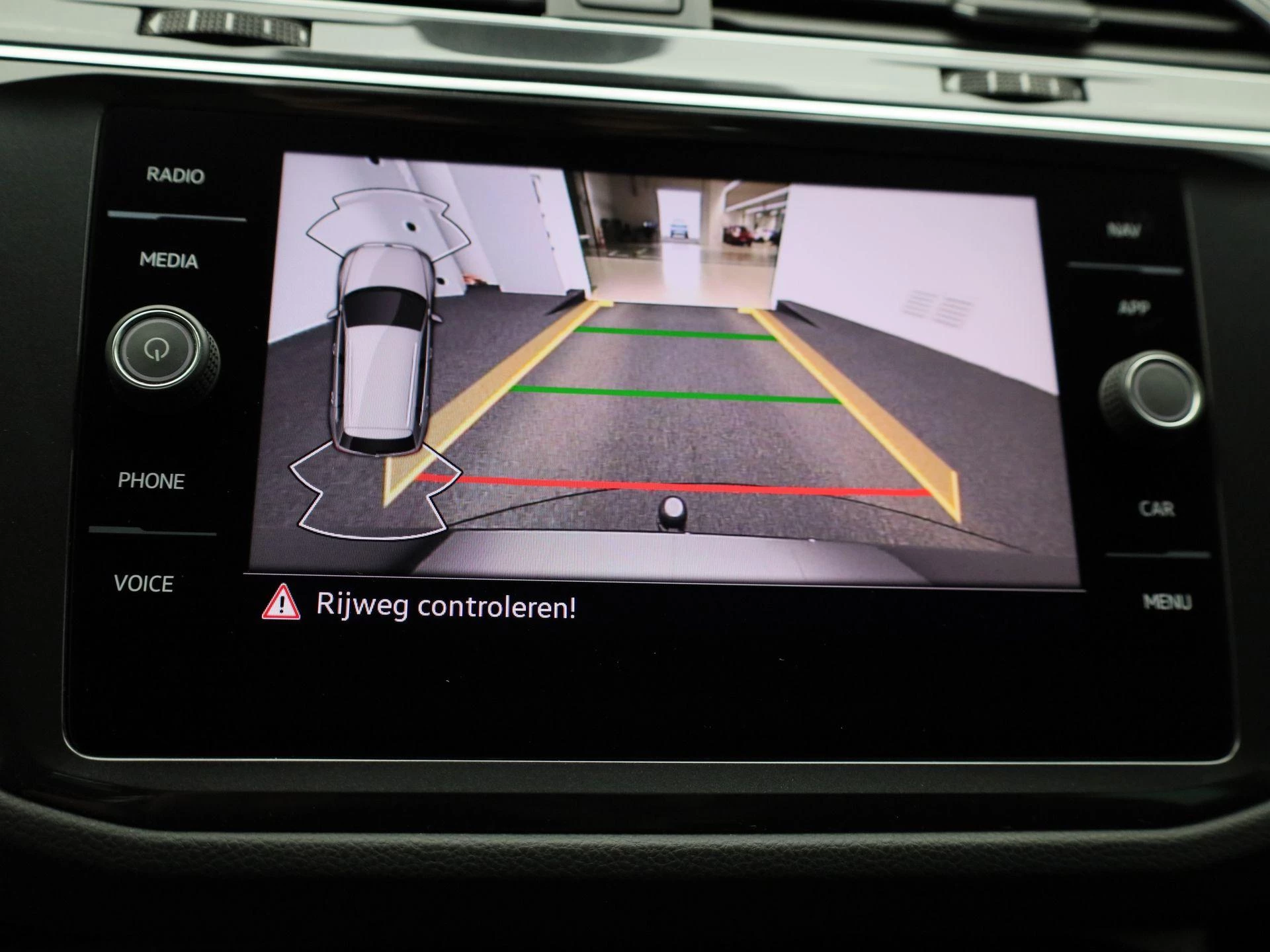Volkswagen-Tiguan-image-29