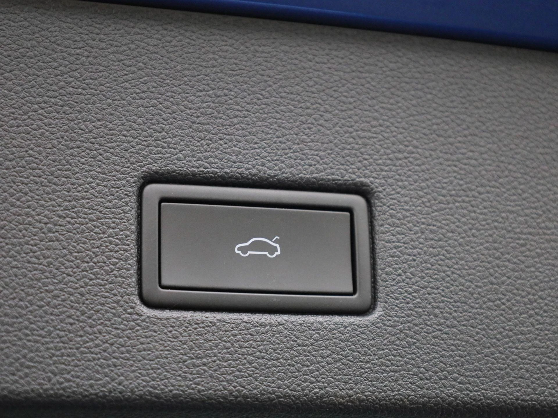 Volkswagen-T-Roc-image-14