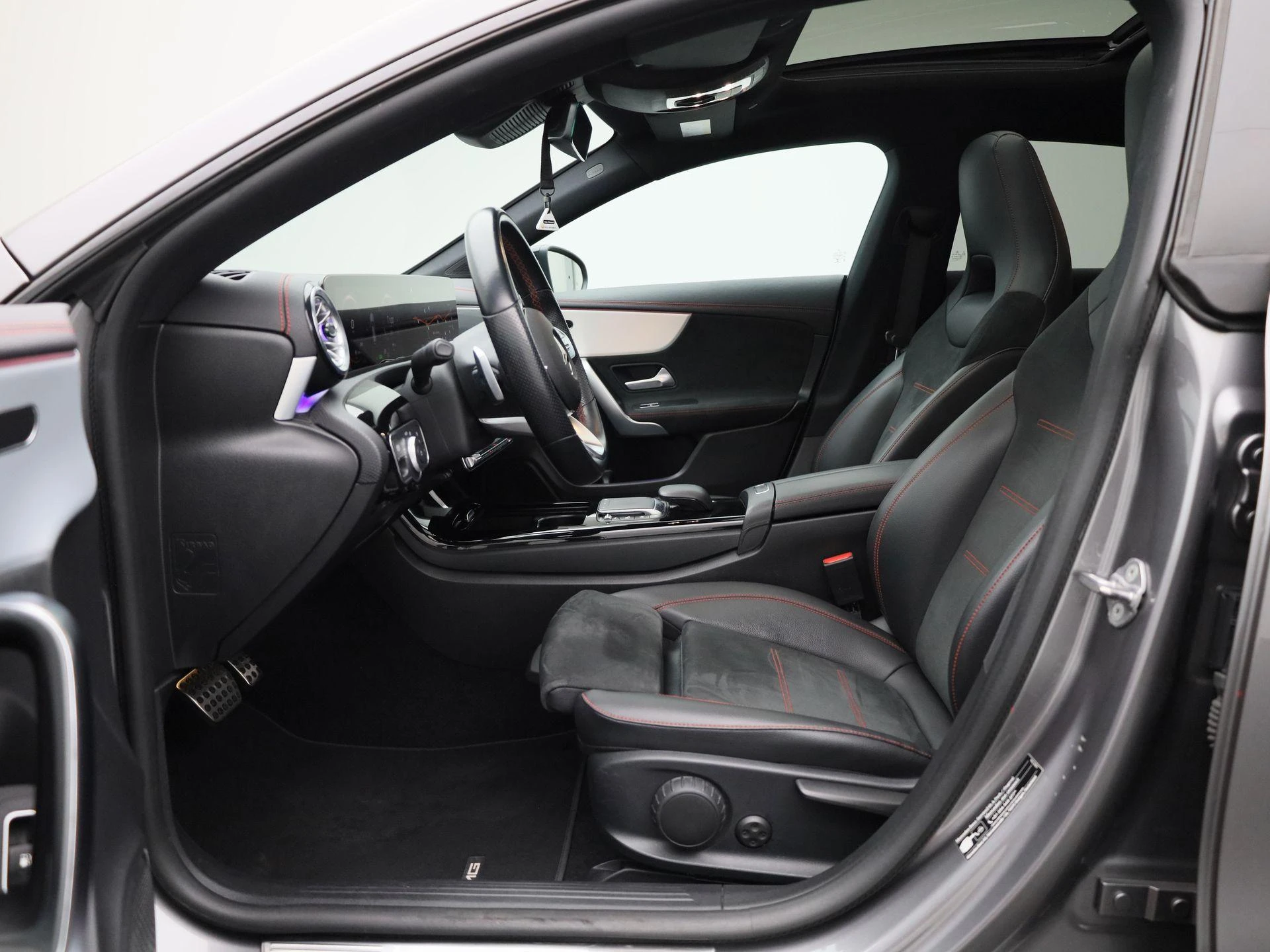 Mercedes-Benz-CLA-image-10