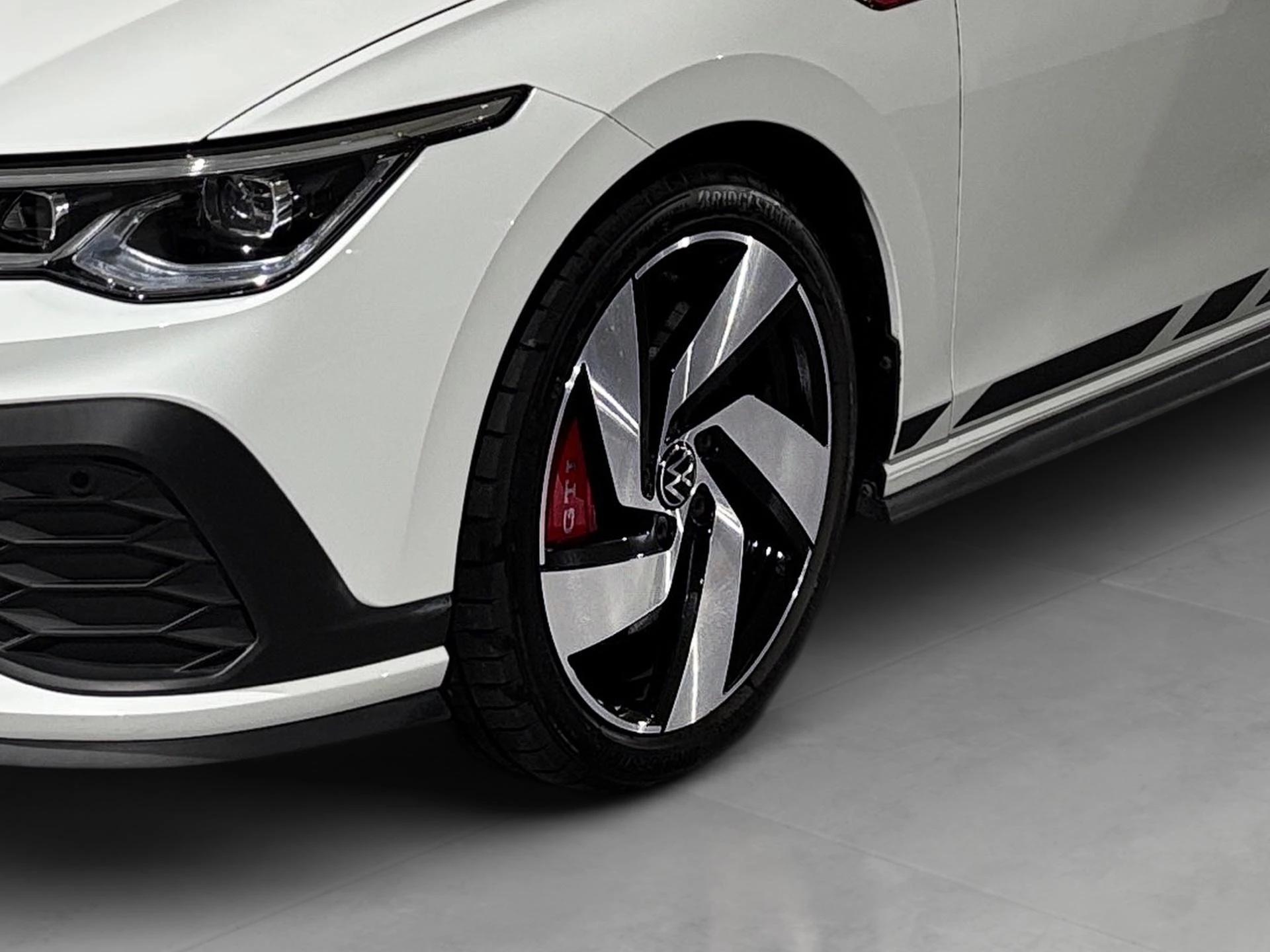 Volkswagen-Golf-image-20