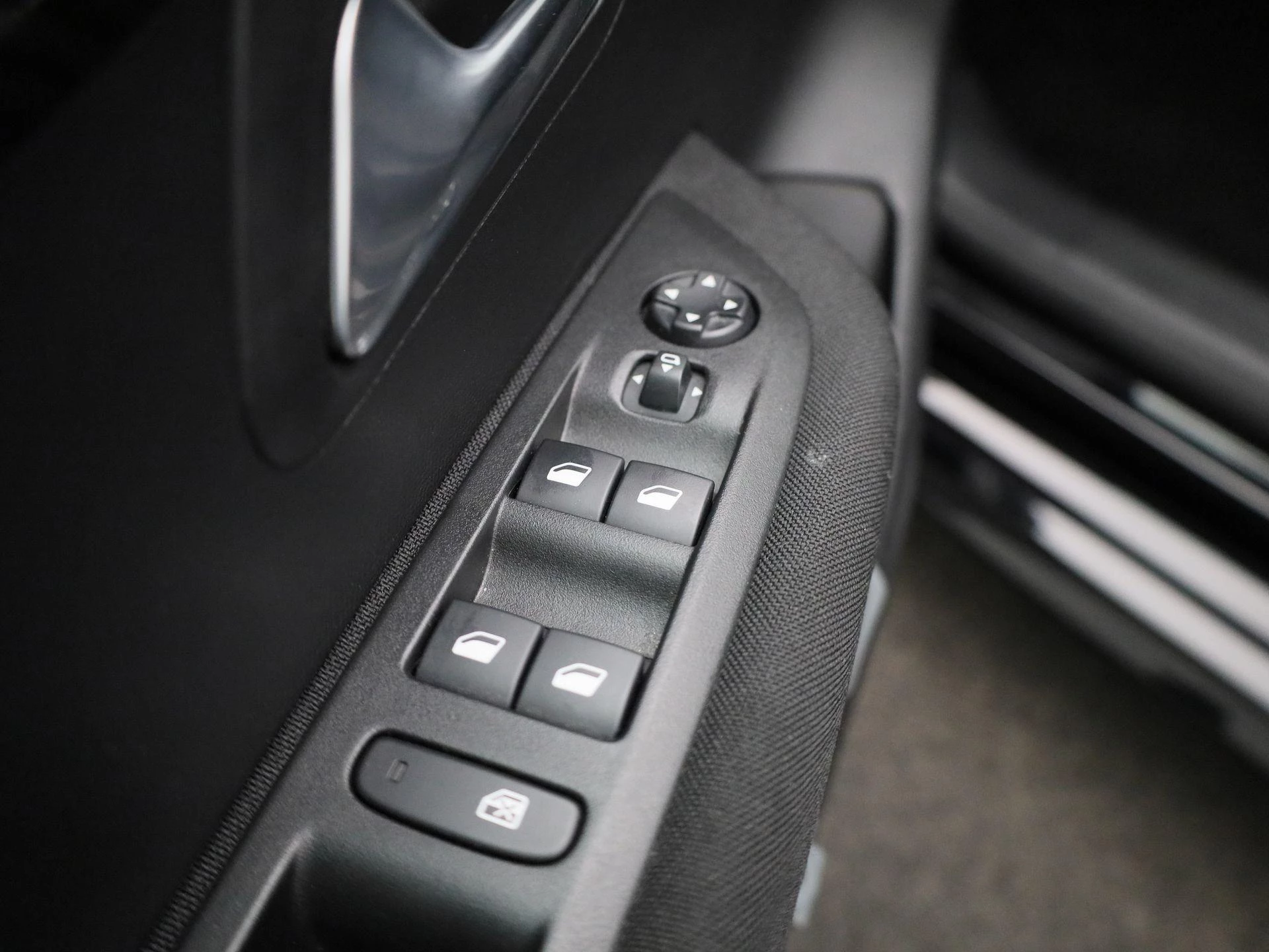 Peugeot-208-image-23