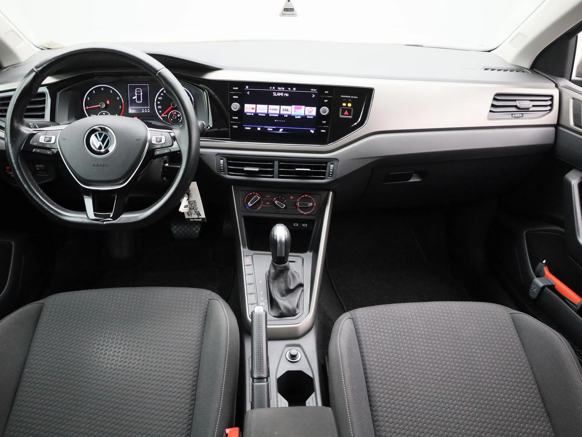 Volkswagen-Polo-image-7
