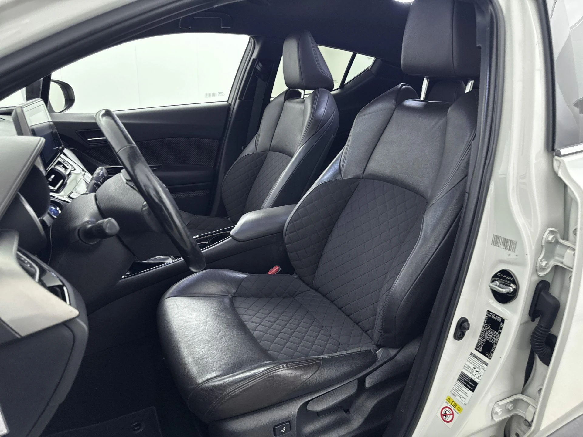Toyota-C-HR-image-23