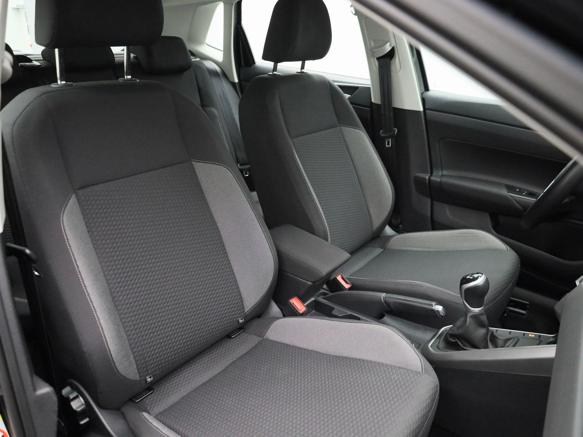 Volkswagen-Polo-image-34