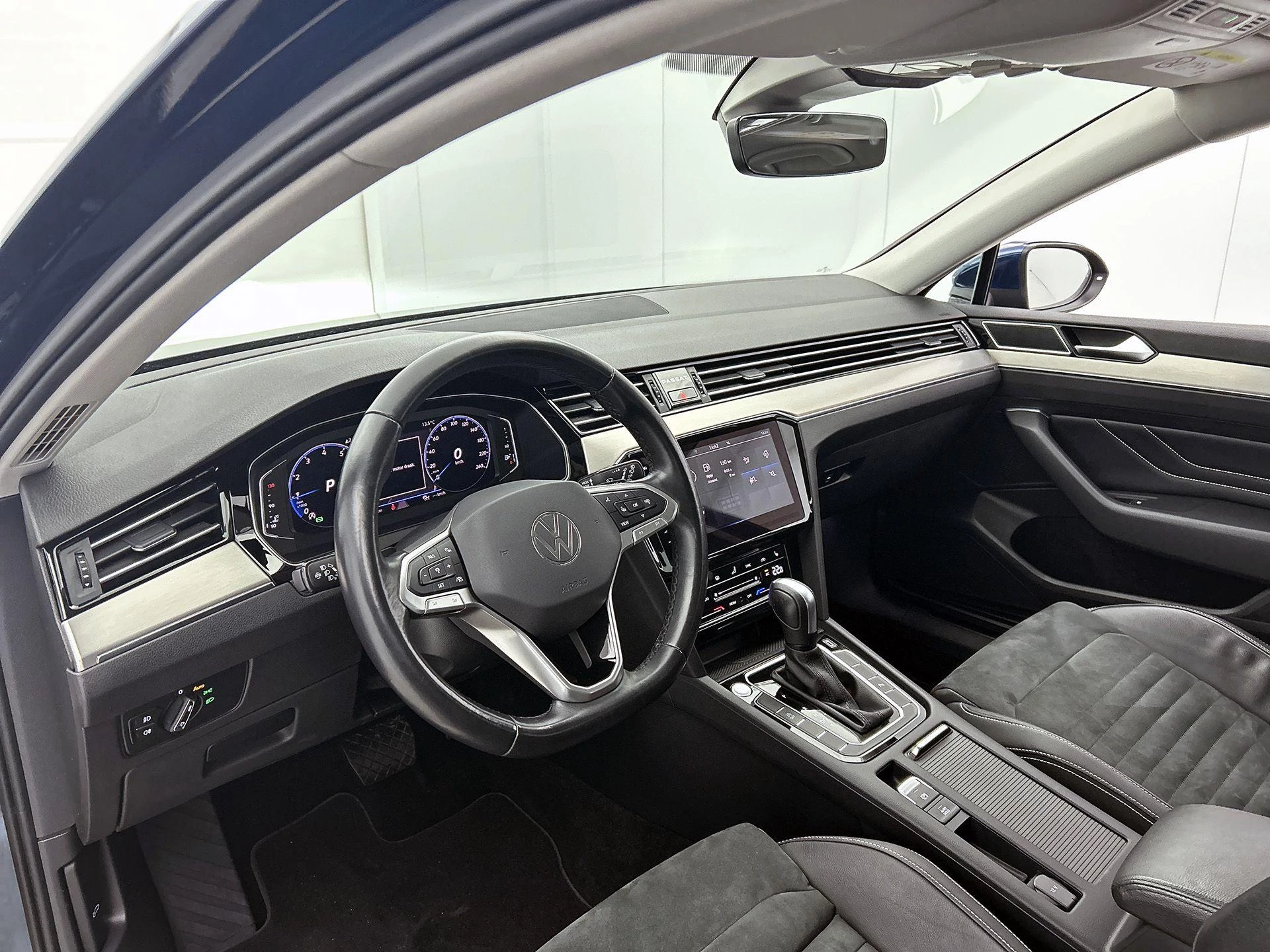 Volkswagen-Passat-image-17