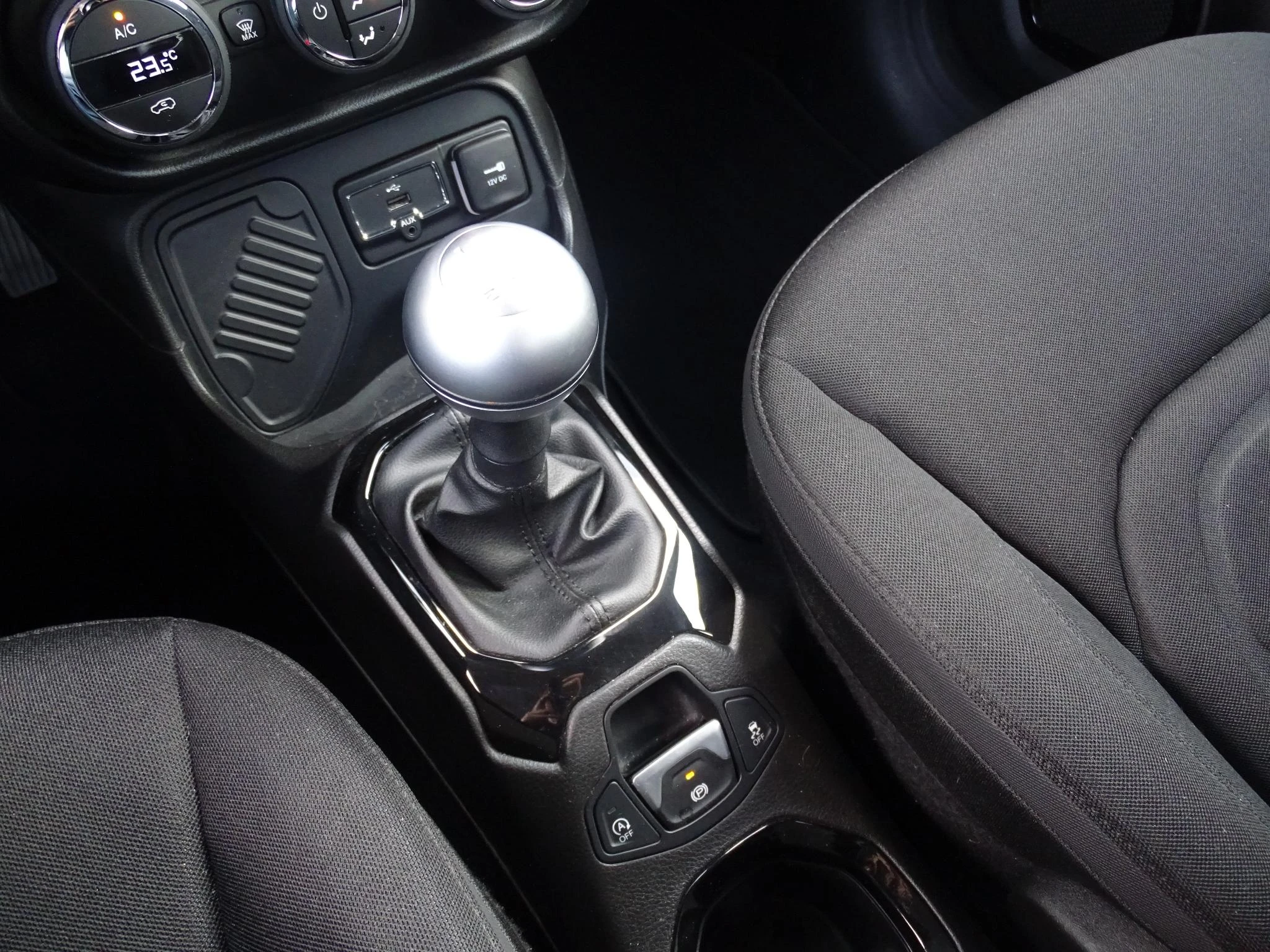 Jeep-Renegade-image-20