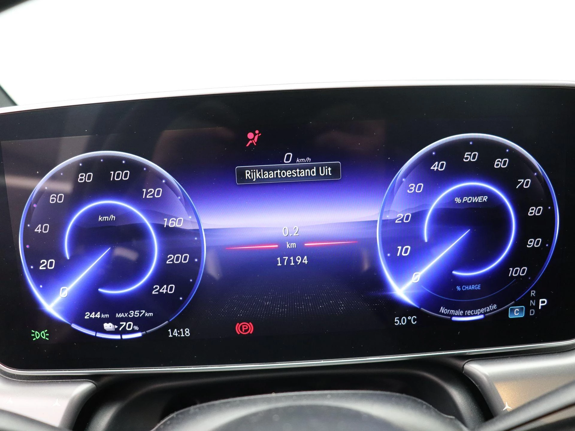 Mercedes-Benz-EQE-image-12