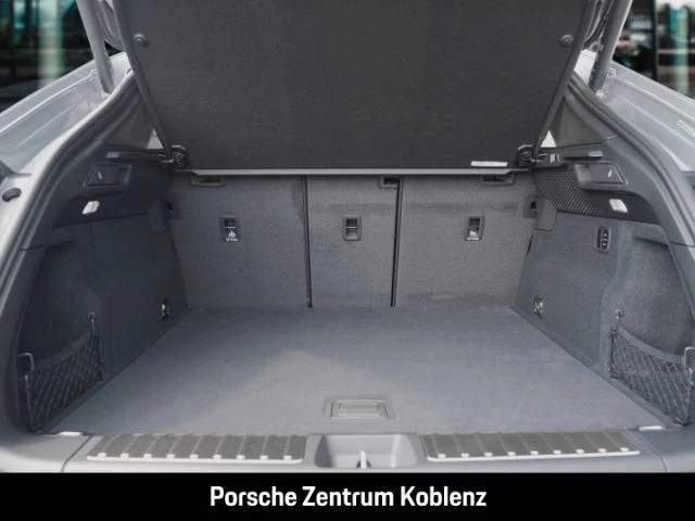 Porsche Macan 4 -