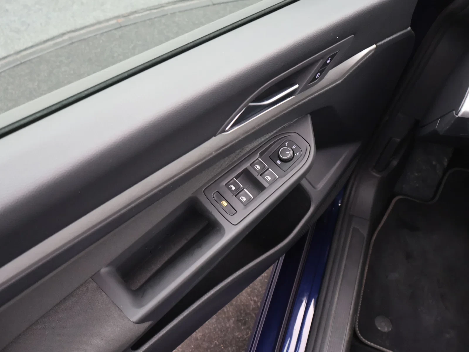 Volkswagen-Golf-image-12
