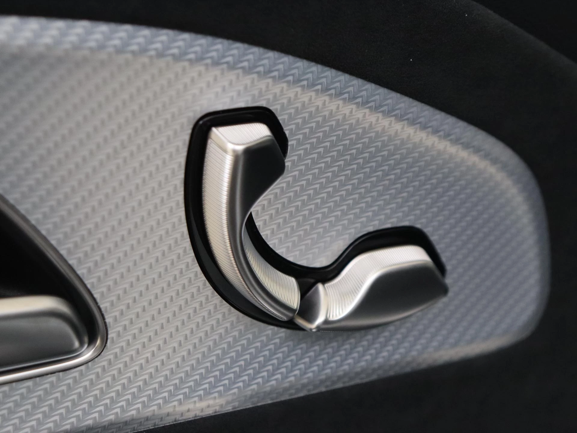 Mercedes-Benz-CLA-image-23