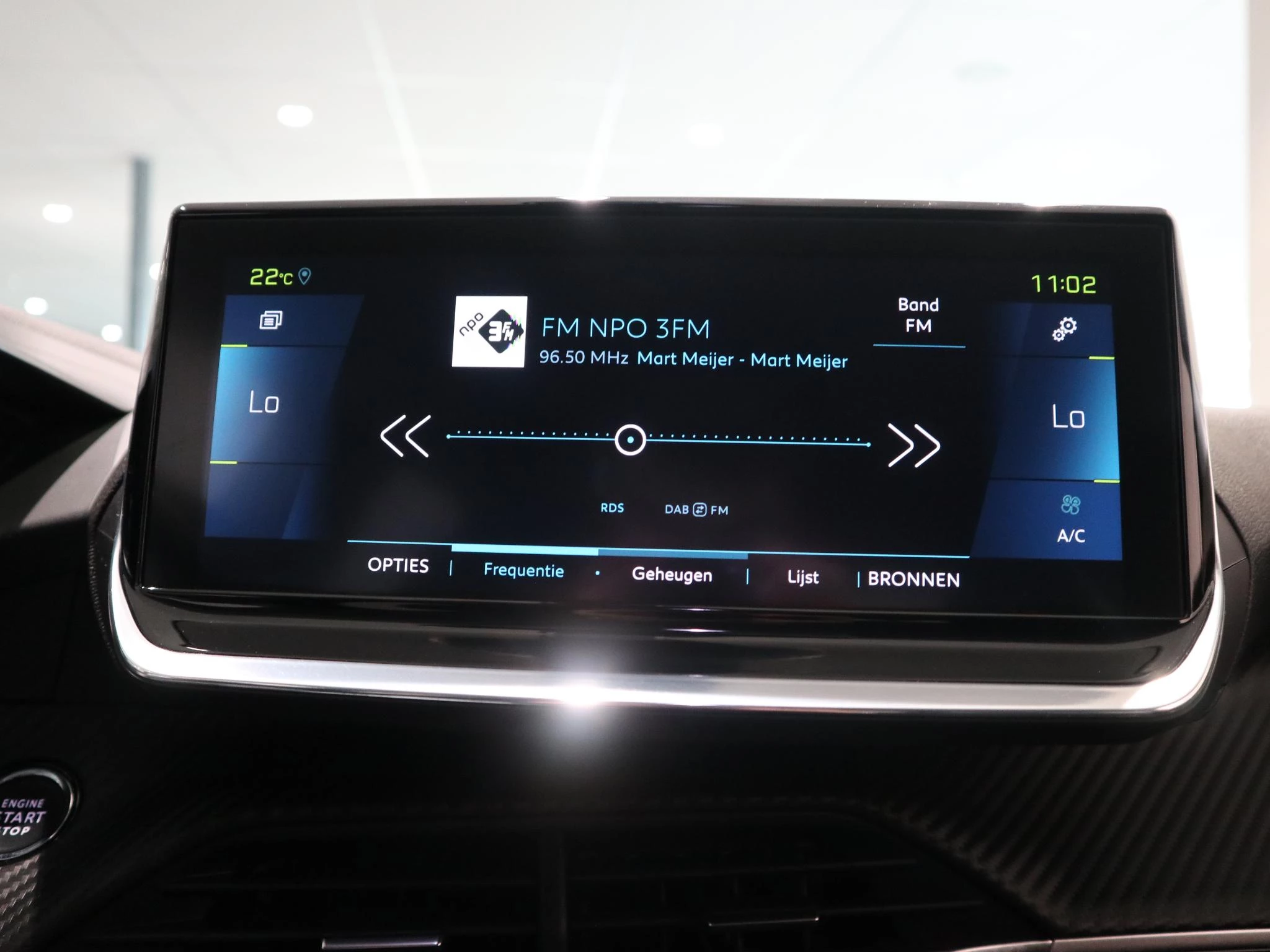 Peugeot-e-2008-image-14