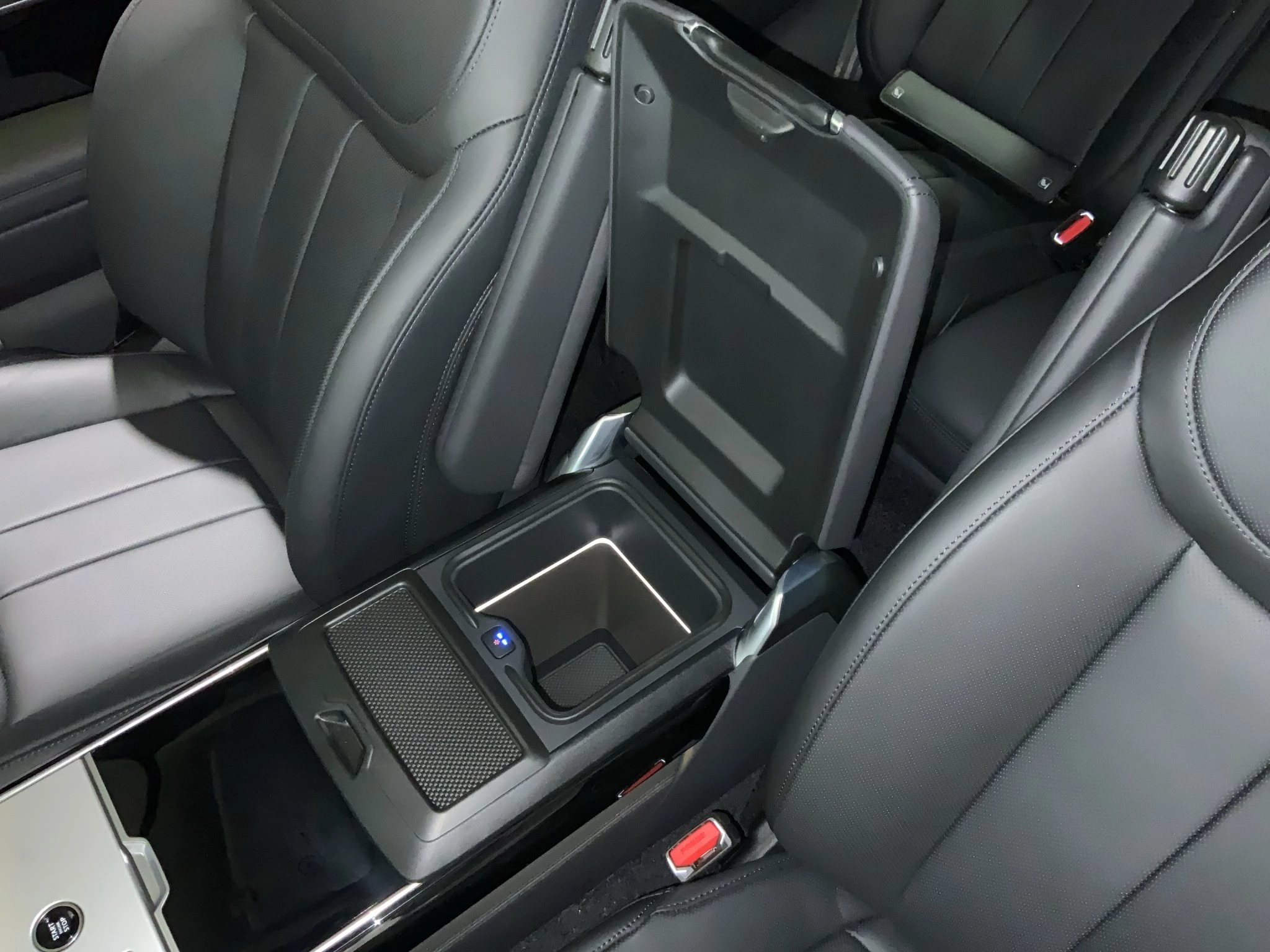 Land Rover-Range Rover-image-25