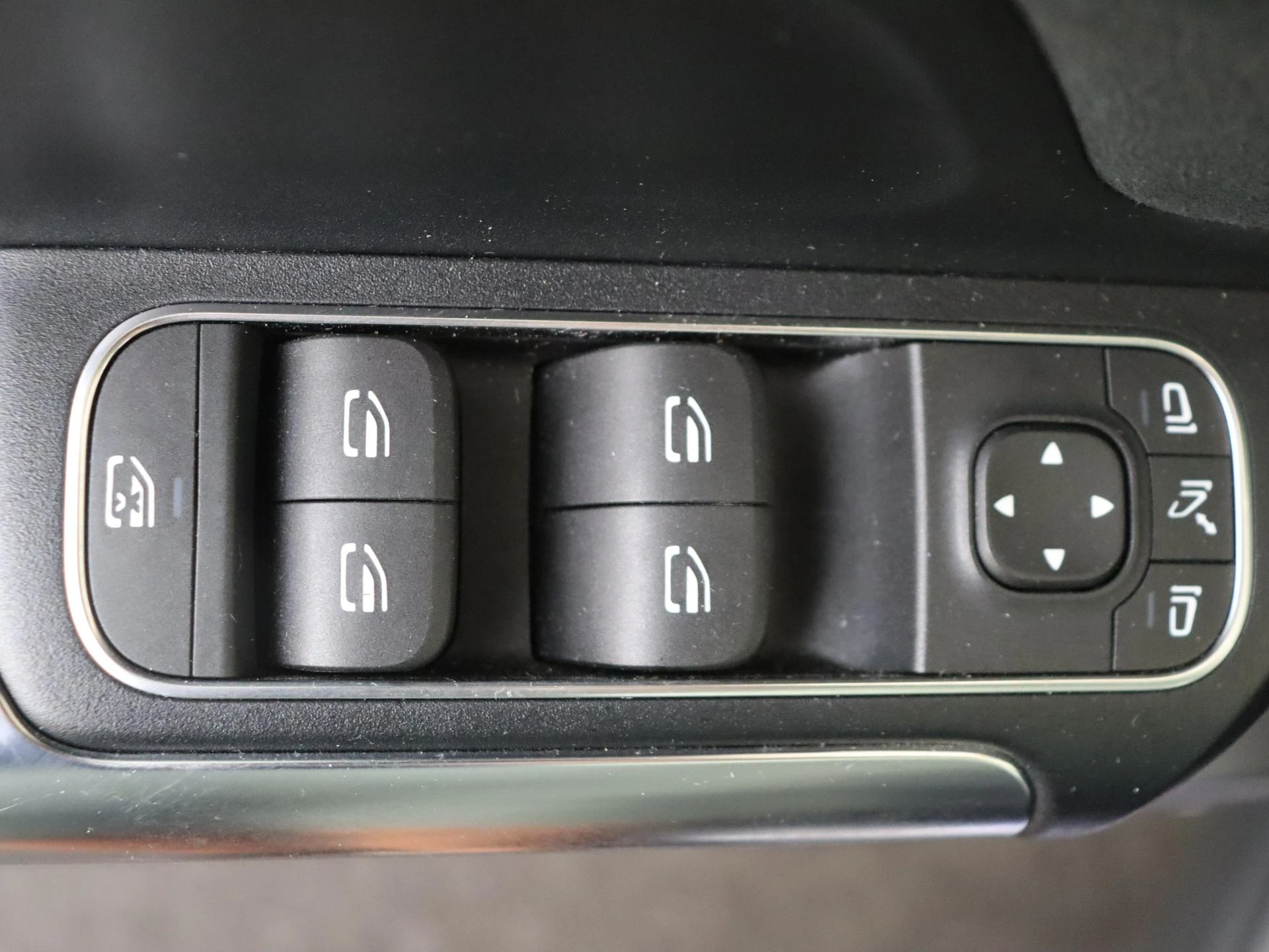 Mercedes-Benz-GLA-image-26