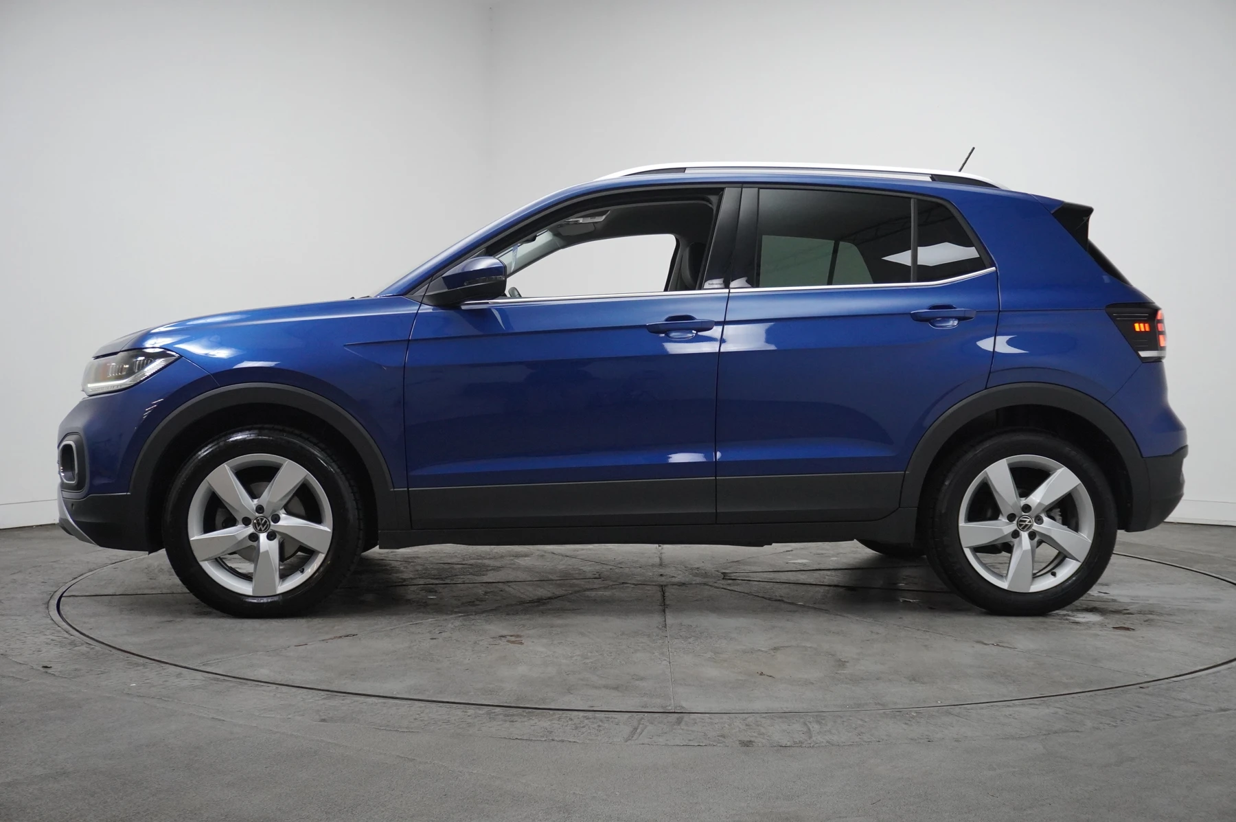 Volkswagen-T-Cross-image-18
