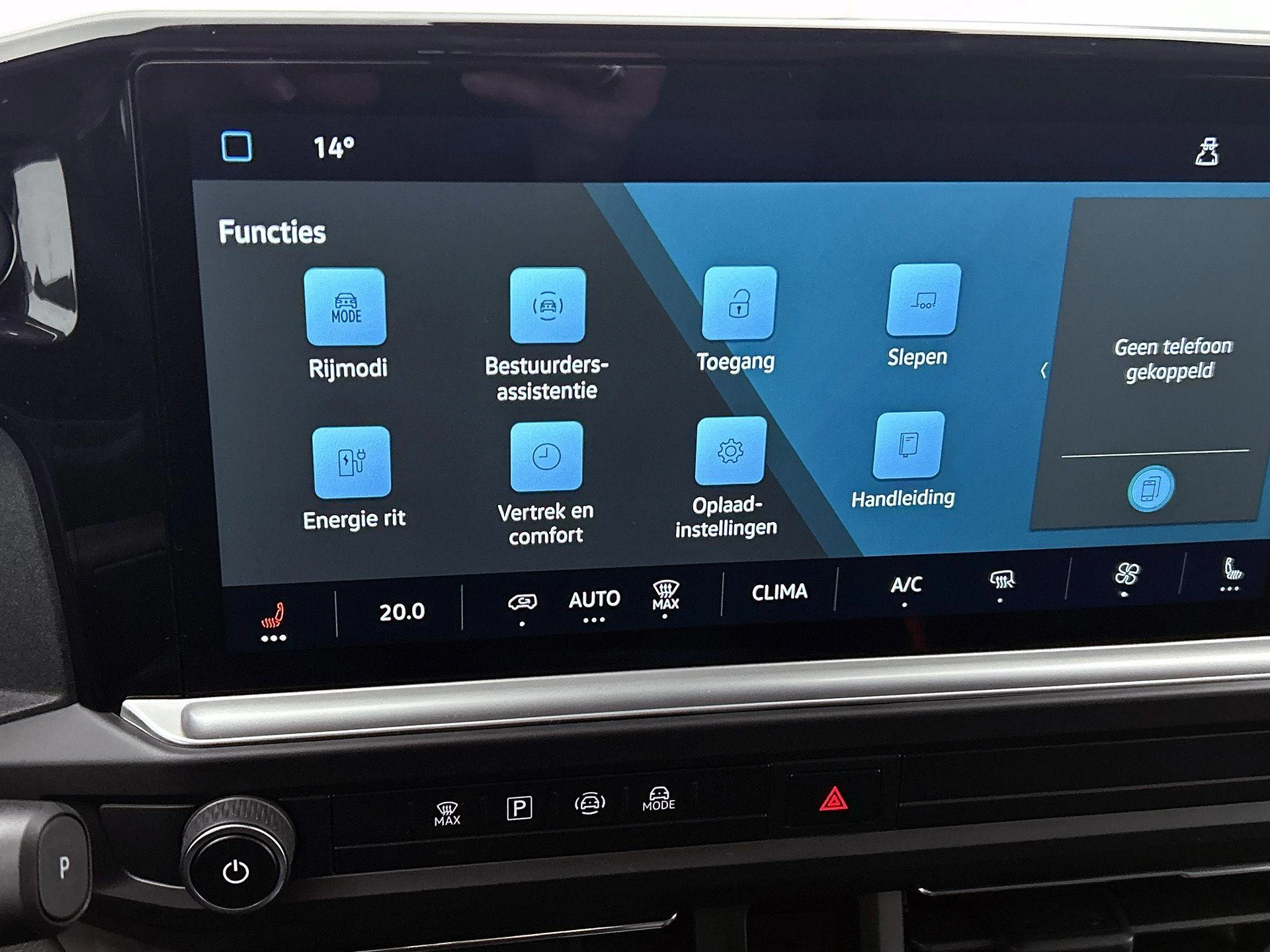 Volkswagen-e-Transporter-image-12