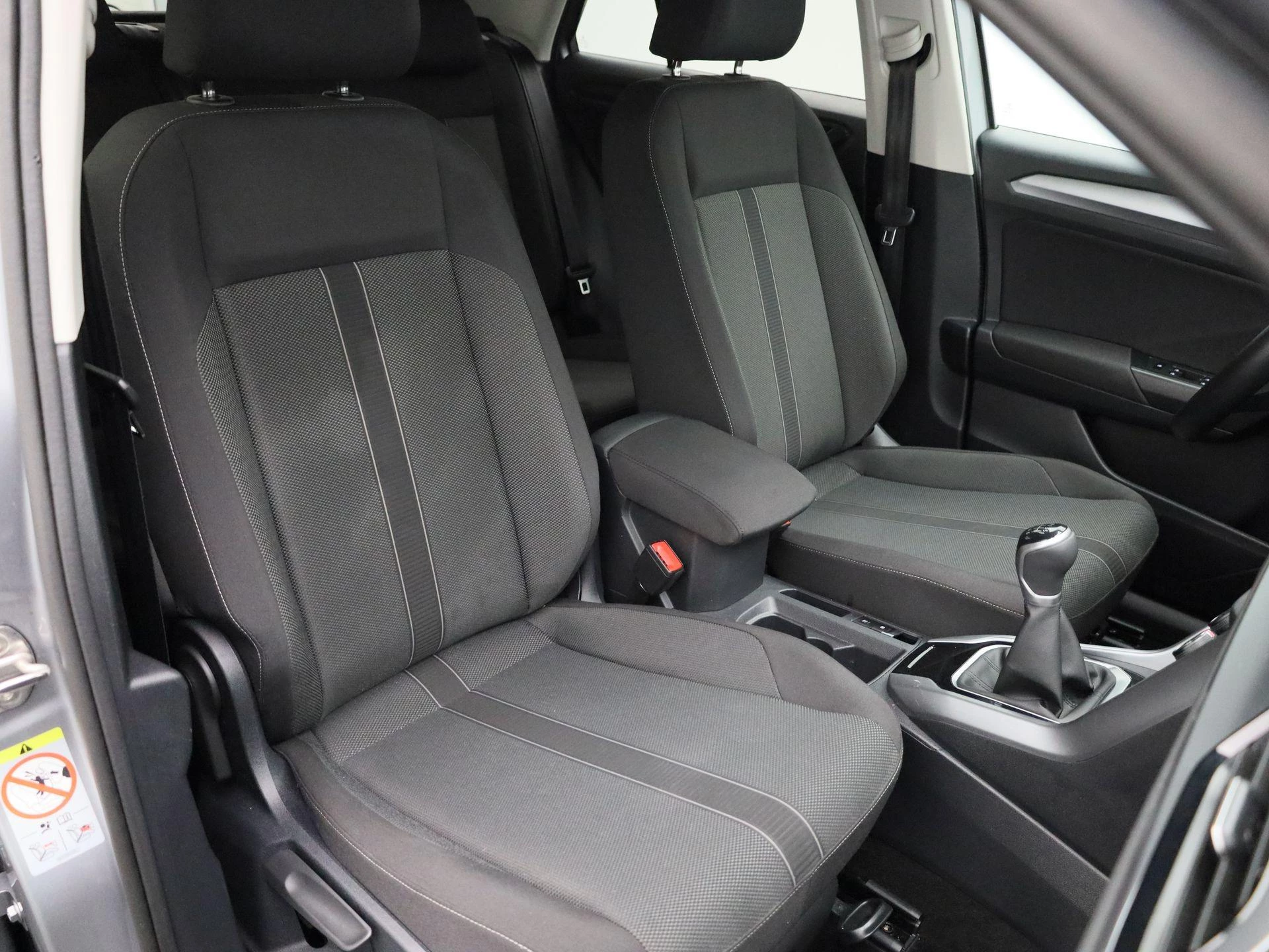 Volkswagen-T-Roc-image-34
