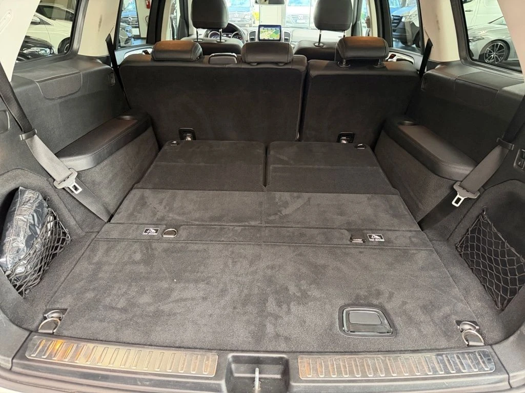 Mercedes-Benz-GLS 350 d-image-12