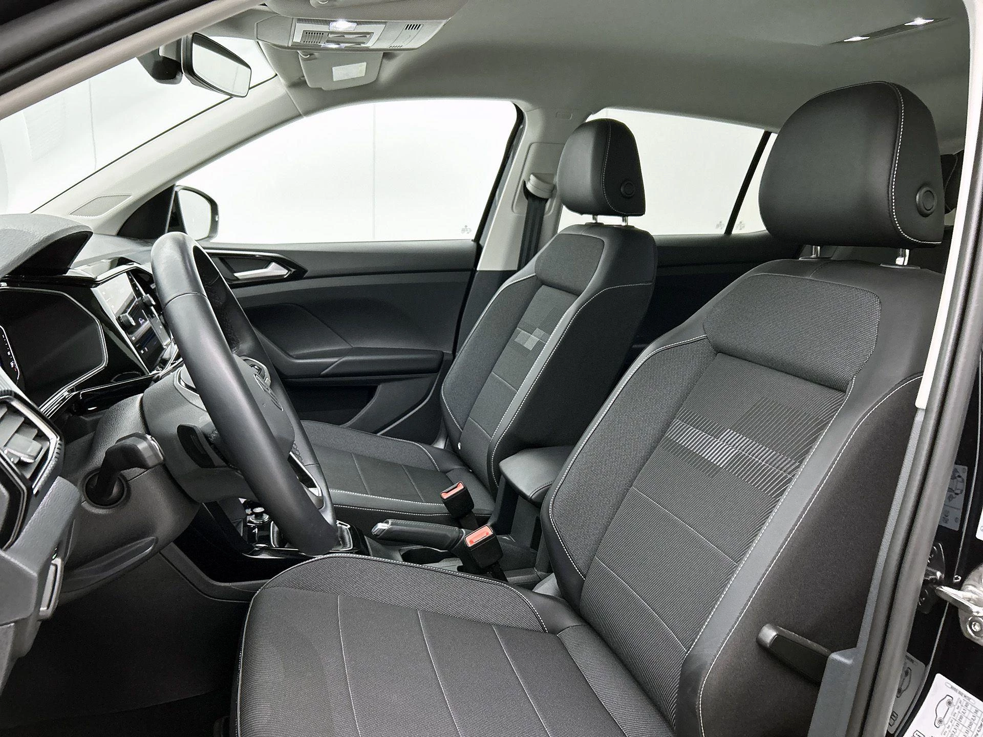 Volkswagen-T-Cross-image-32