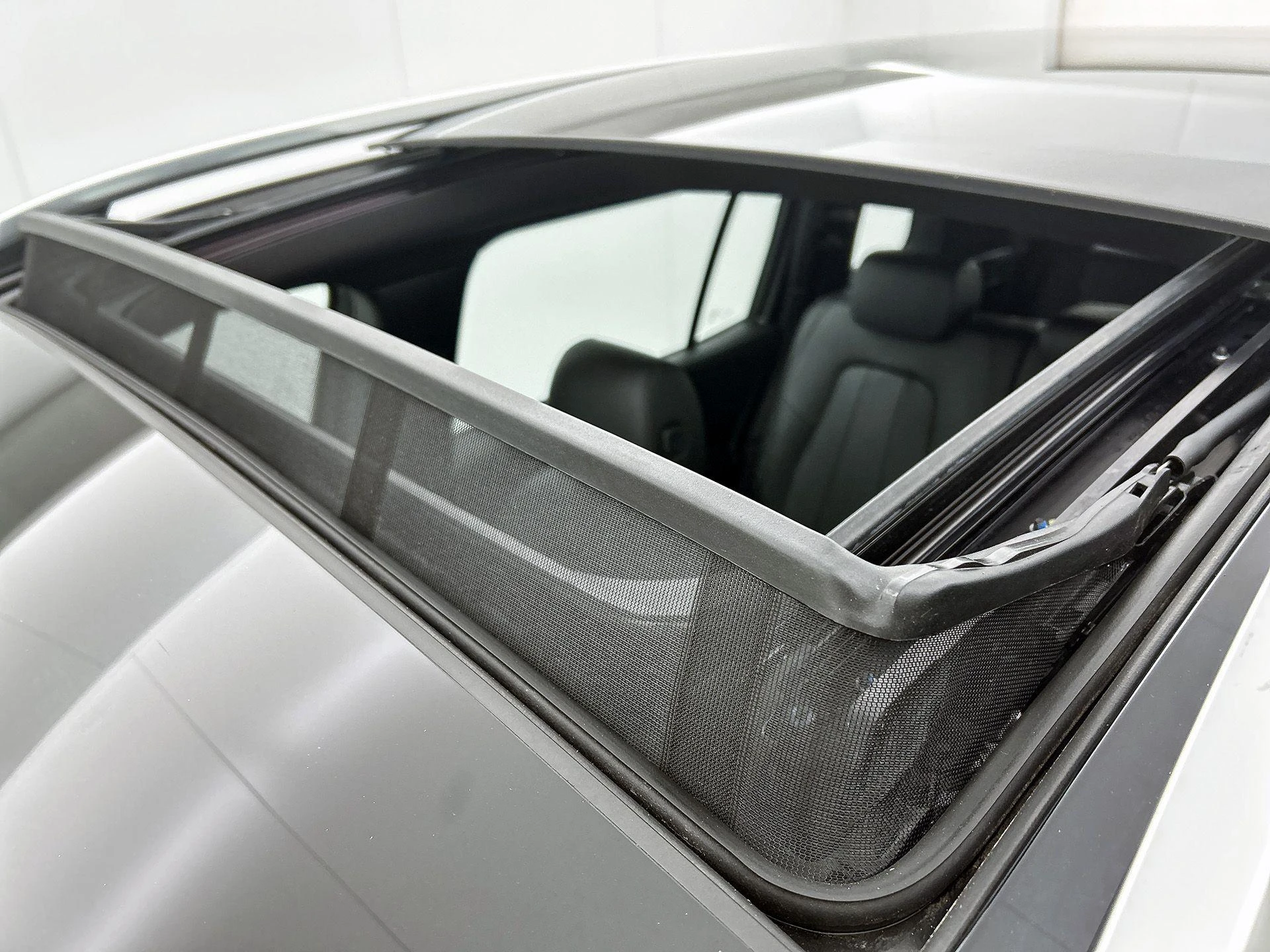 Mercedes-Benz-GLB-image-41