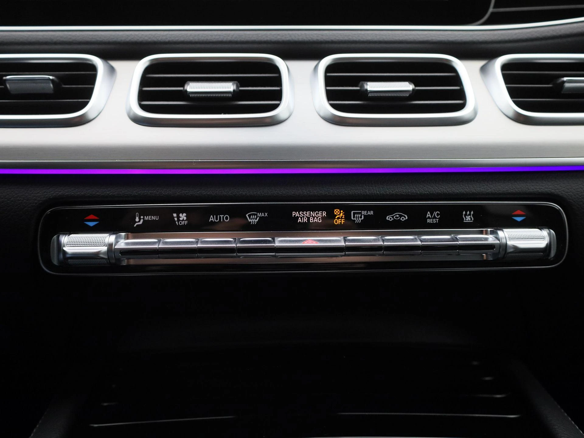 Mercedes-Benz-GLE-image-18