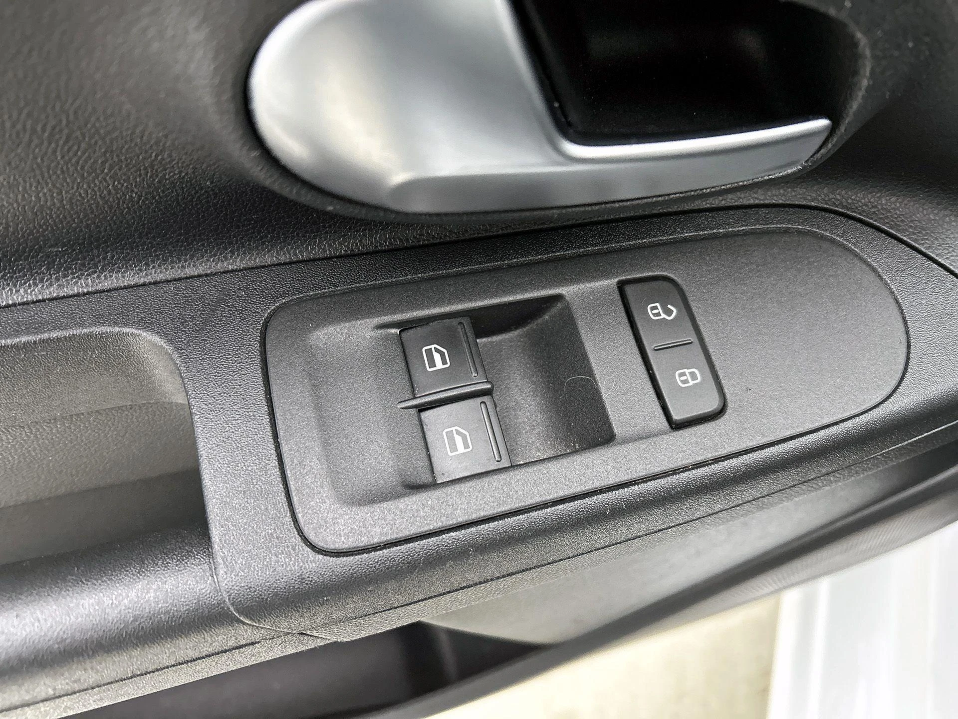 Volkswagen-up!-image-26