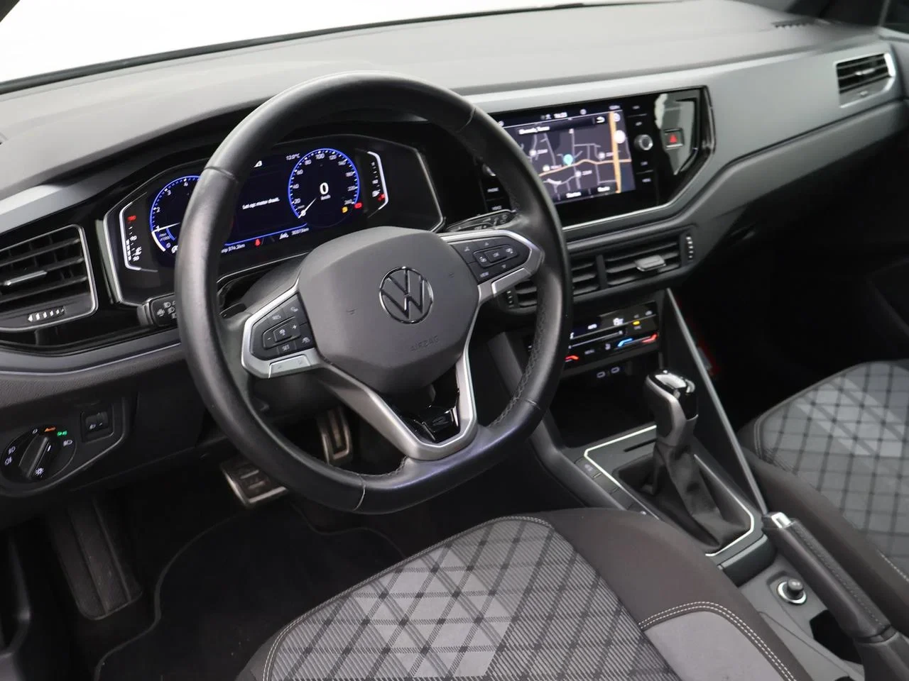 Volkswagen-Polo-image-10