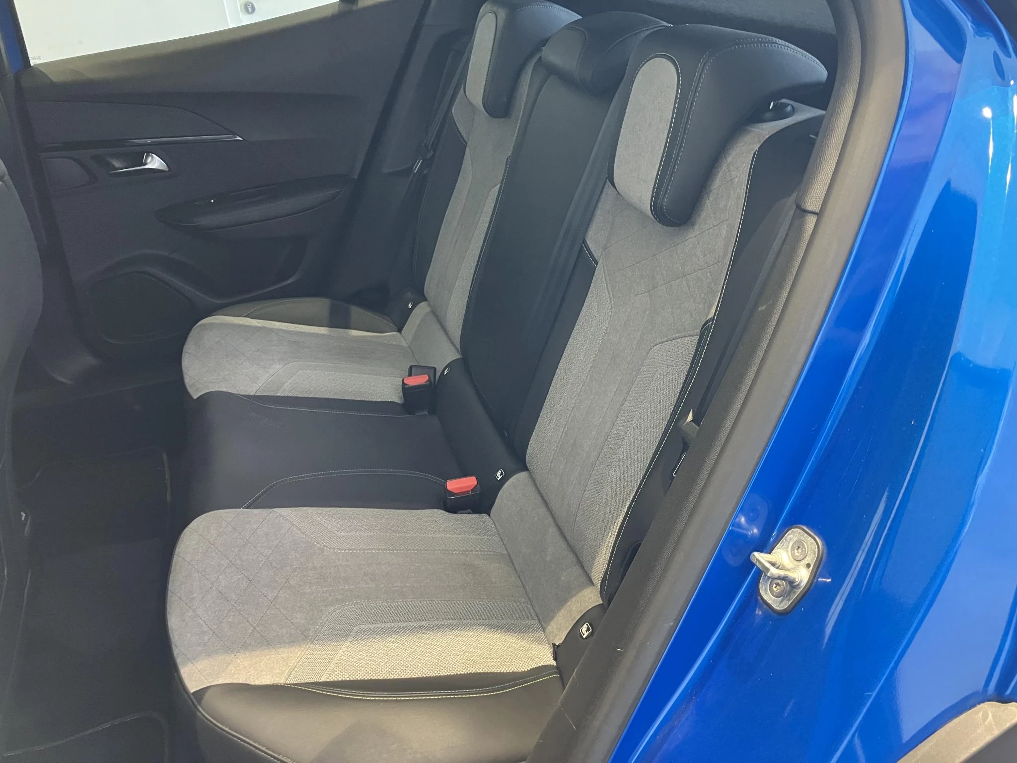 Peugeot-e-2008-image-11