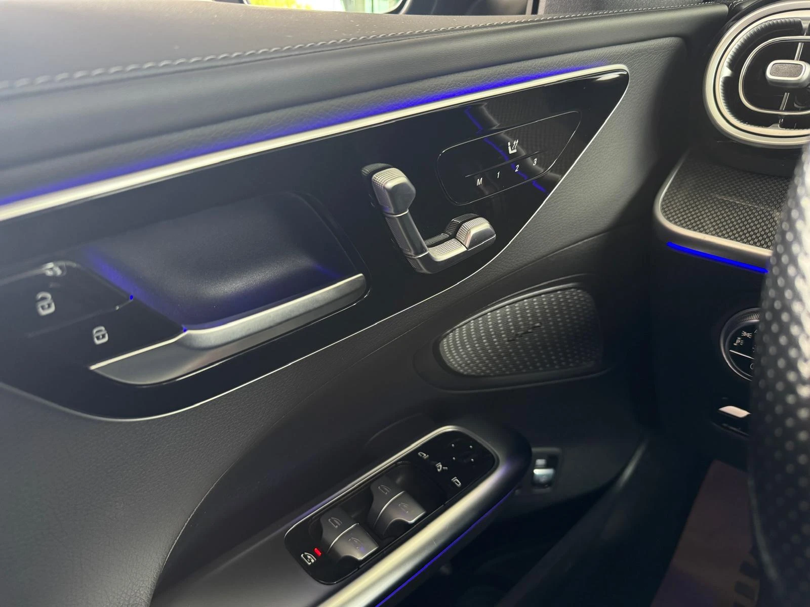 Mercedes-Benz-C-Klasse-image-11