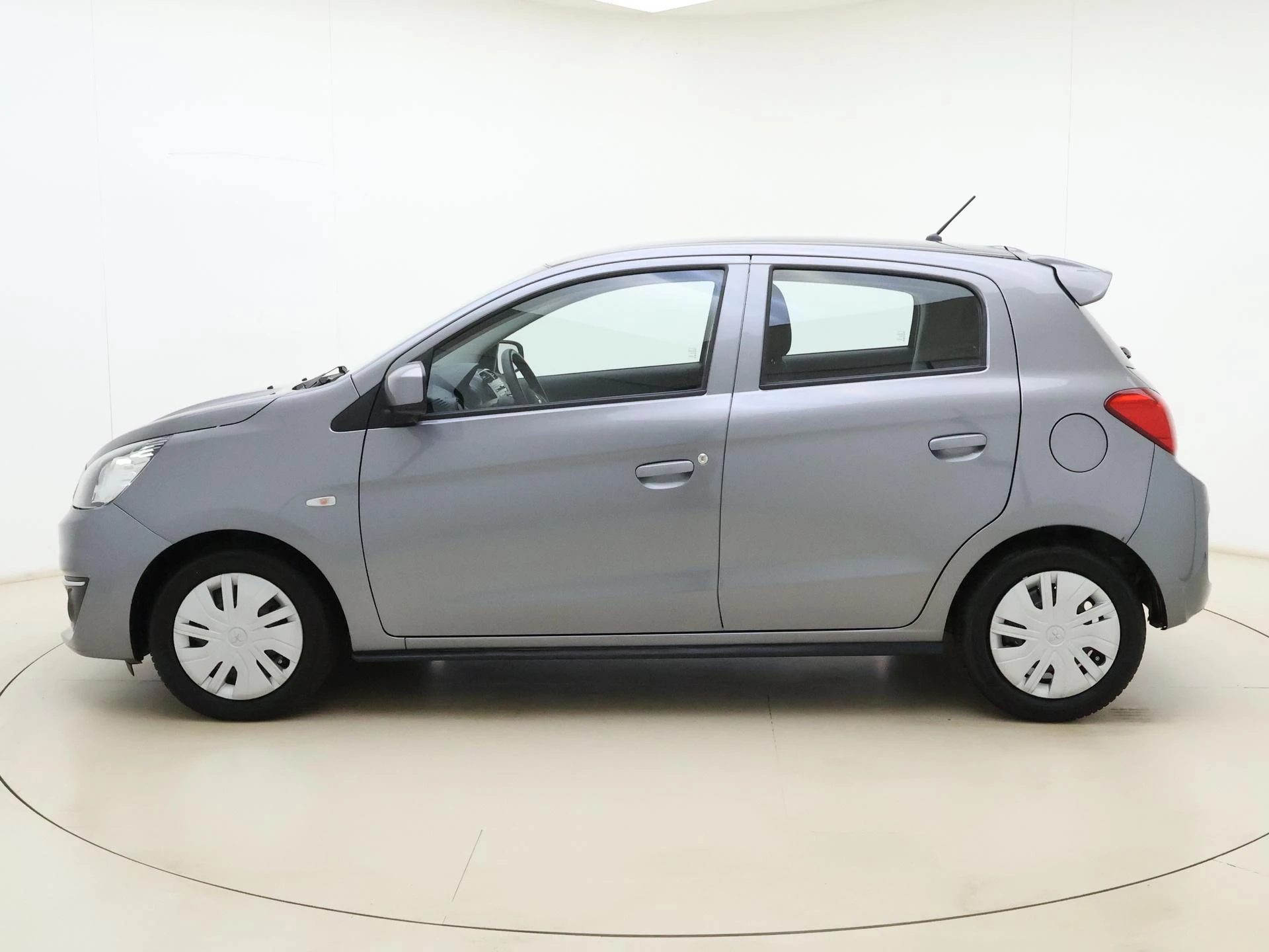 Mitsubishi-Space Star-image-1