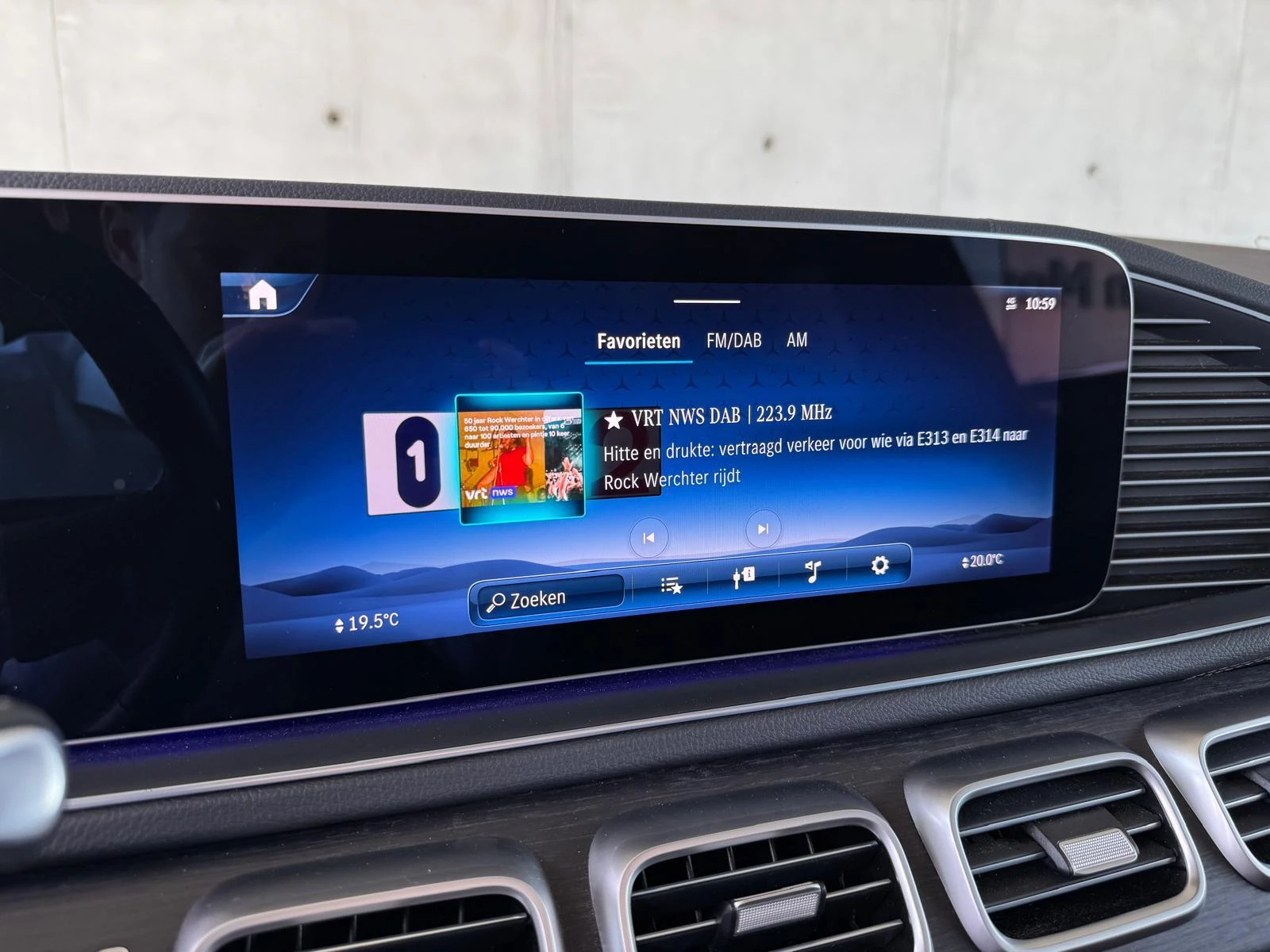 Mercedes-Benz-GLE-image-15