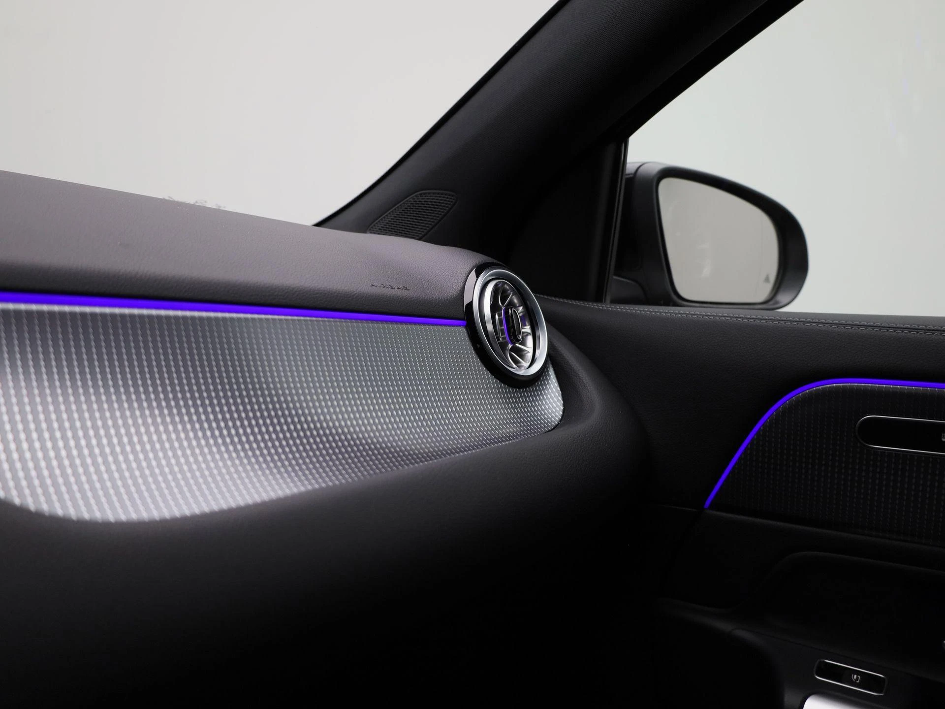 Mercedes-Benz-EQA-image-28