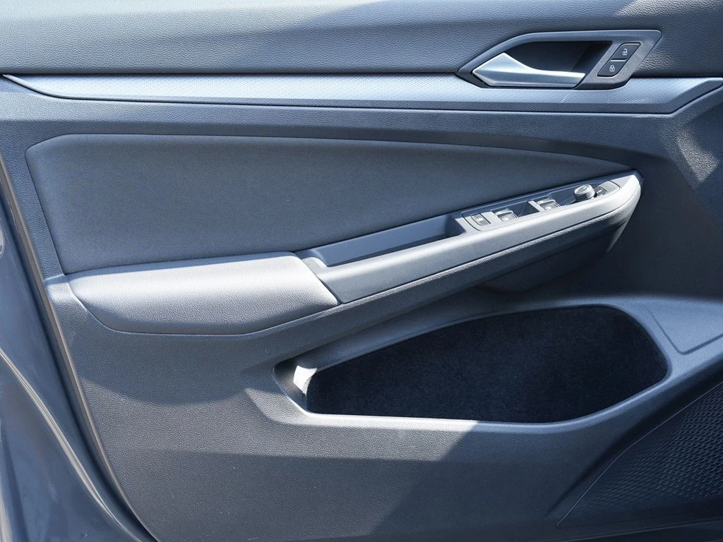Volkswagen-Golf-image-15