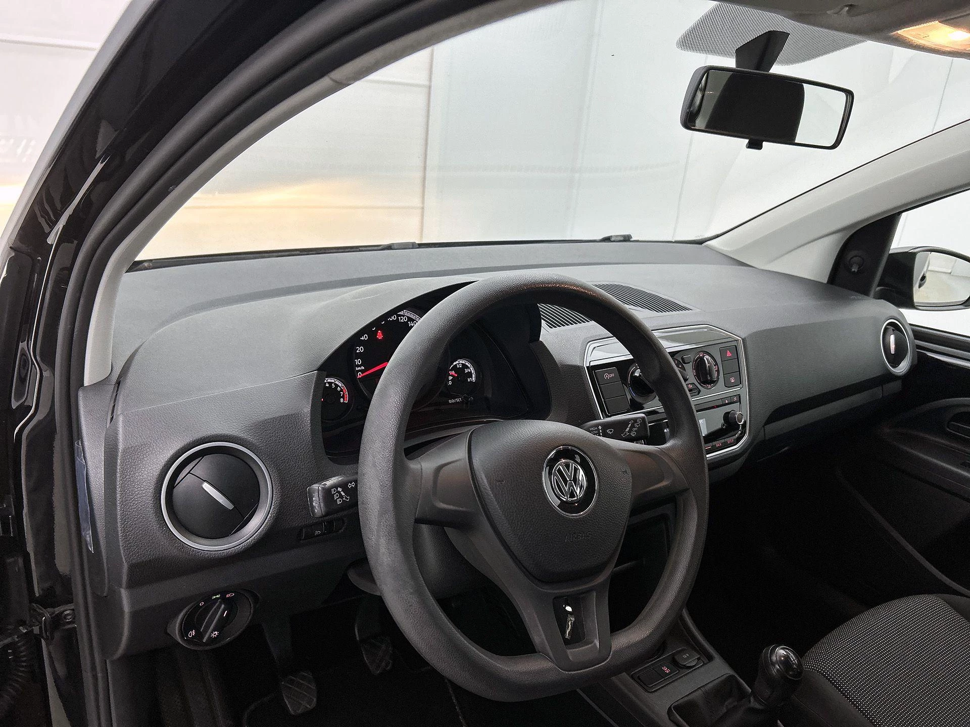 Volkswagen-up!-image-14
