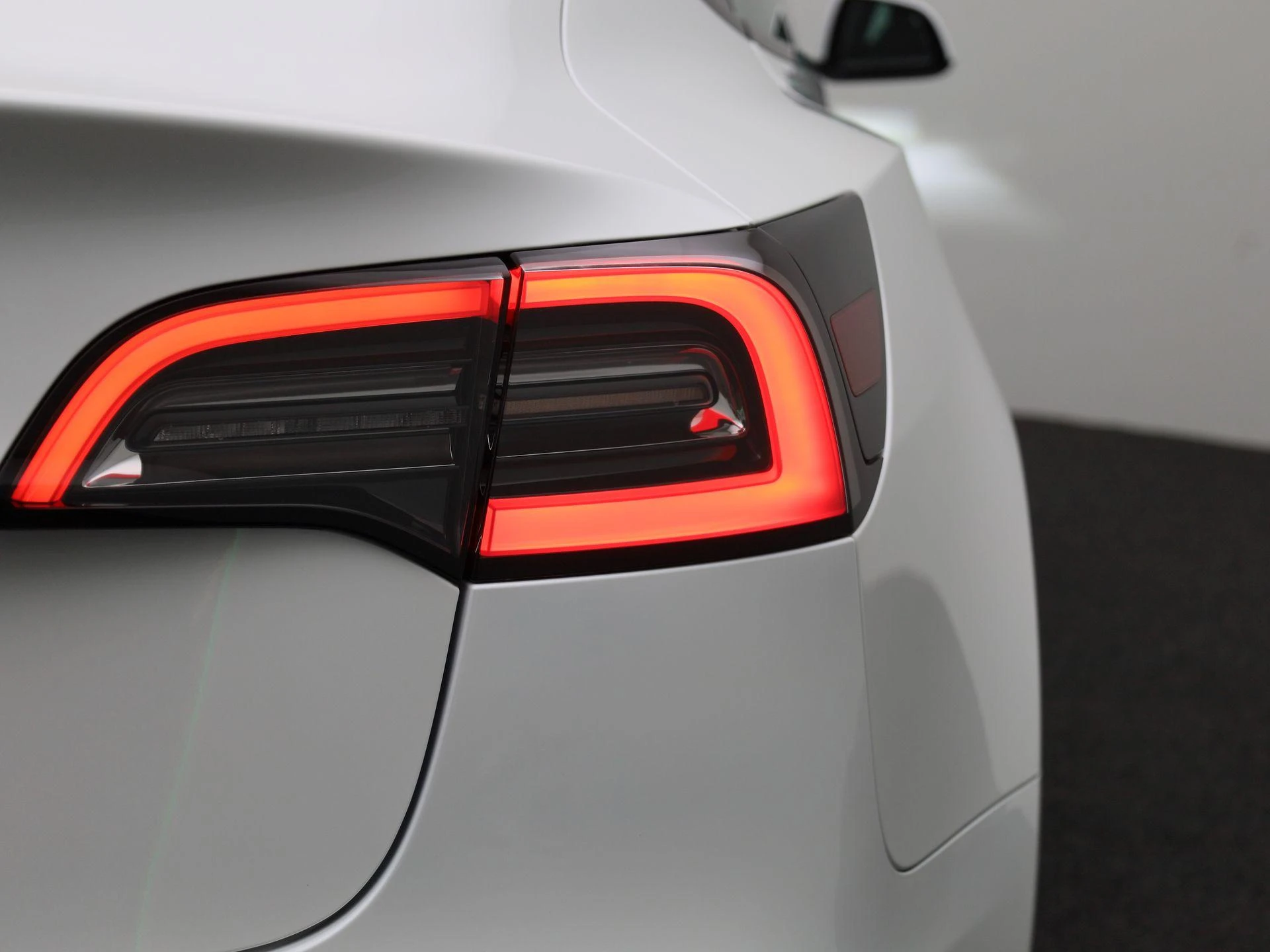 Tesla-Model 3-image-40
