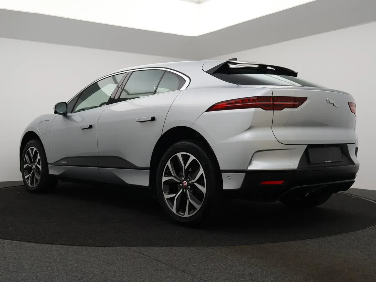 Jaguar-I-PACE-image-14