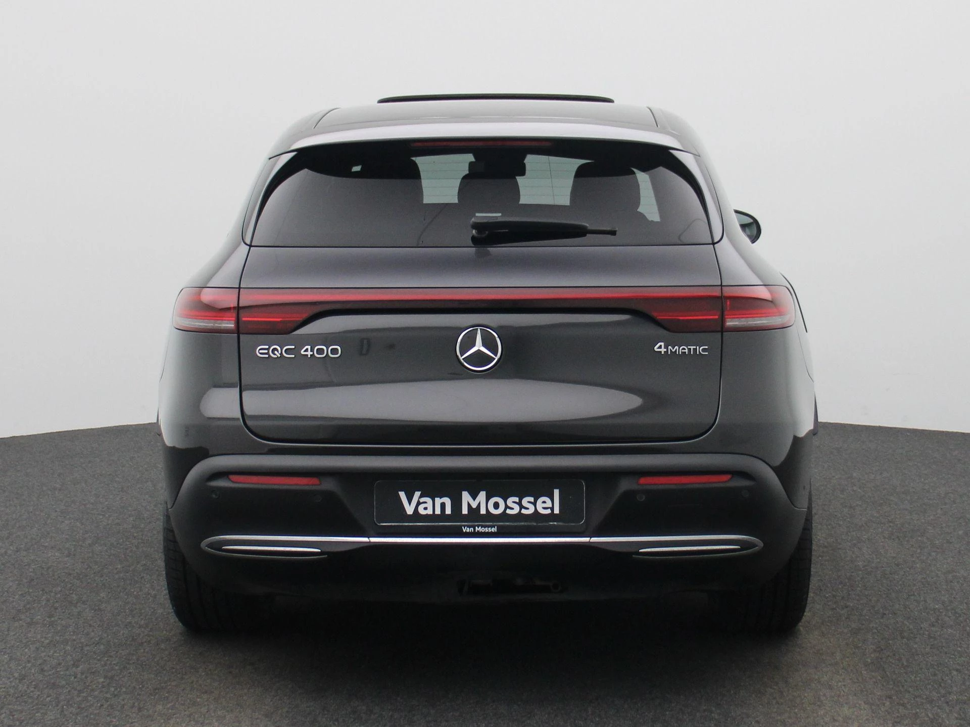 Mercedes-Benz-EQC-image-5