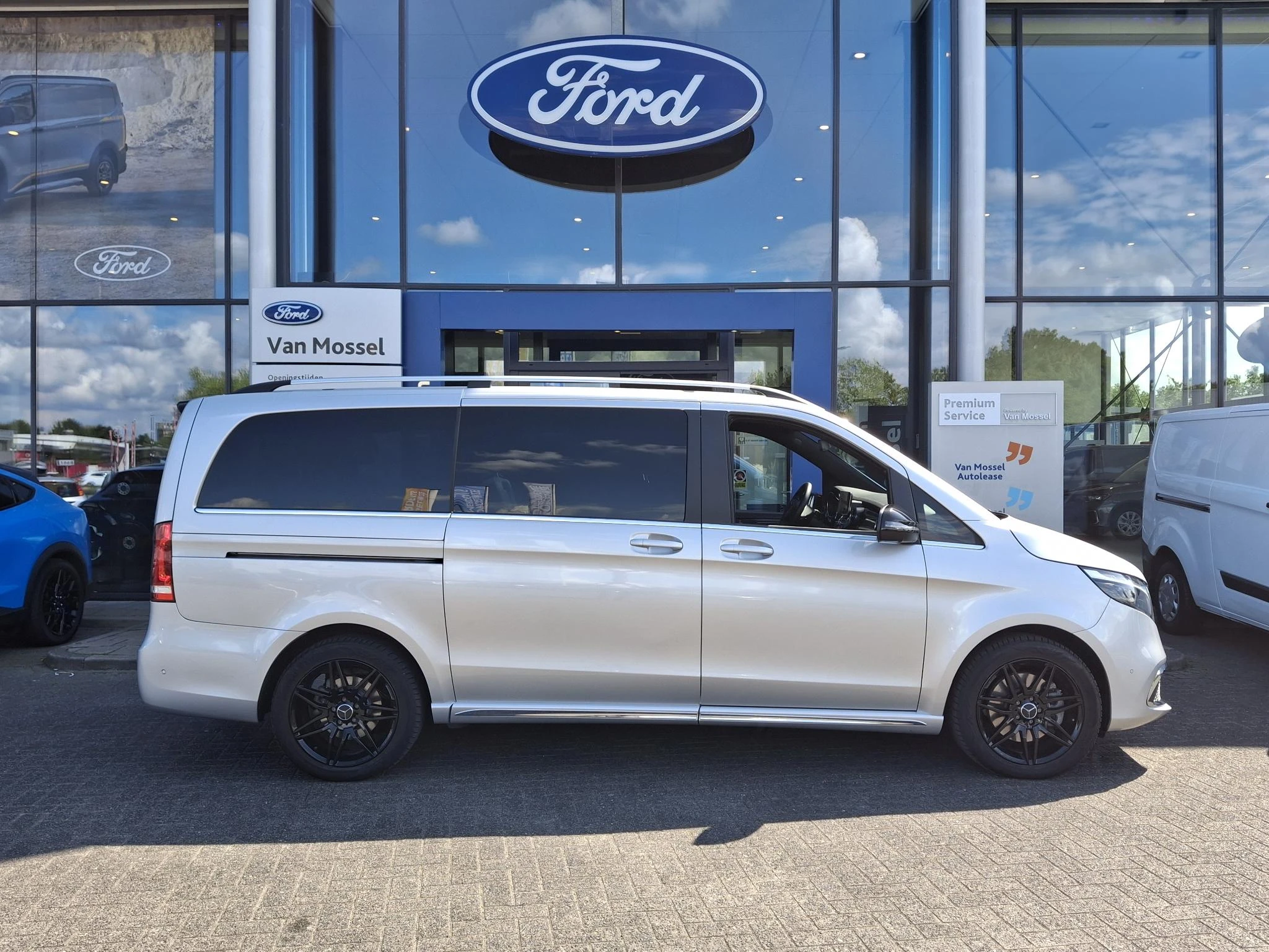 Mercedes-Benz Eqv