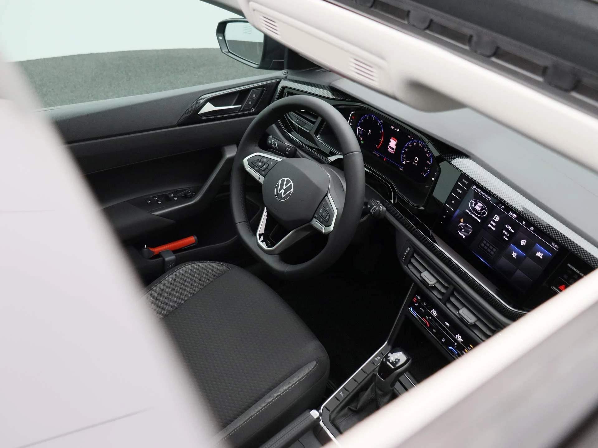 Volkswagen-Polo-image-33