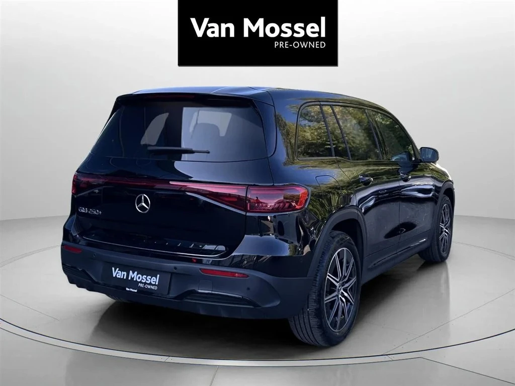 Mercedes-Benz-EQB-image-4