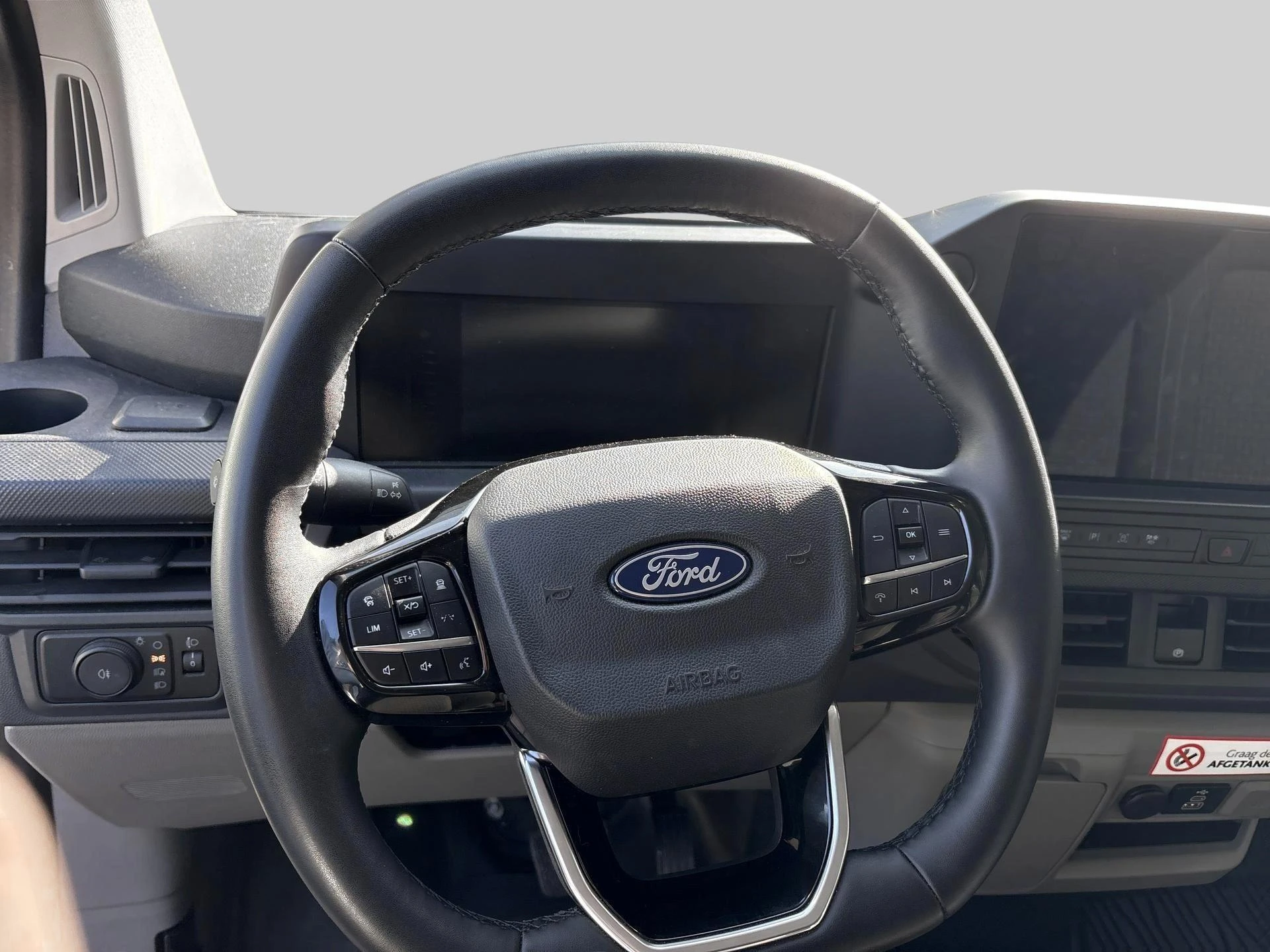 Ford-Transit Custom-image-9