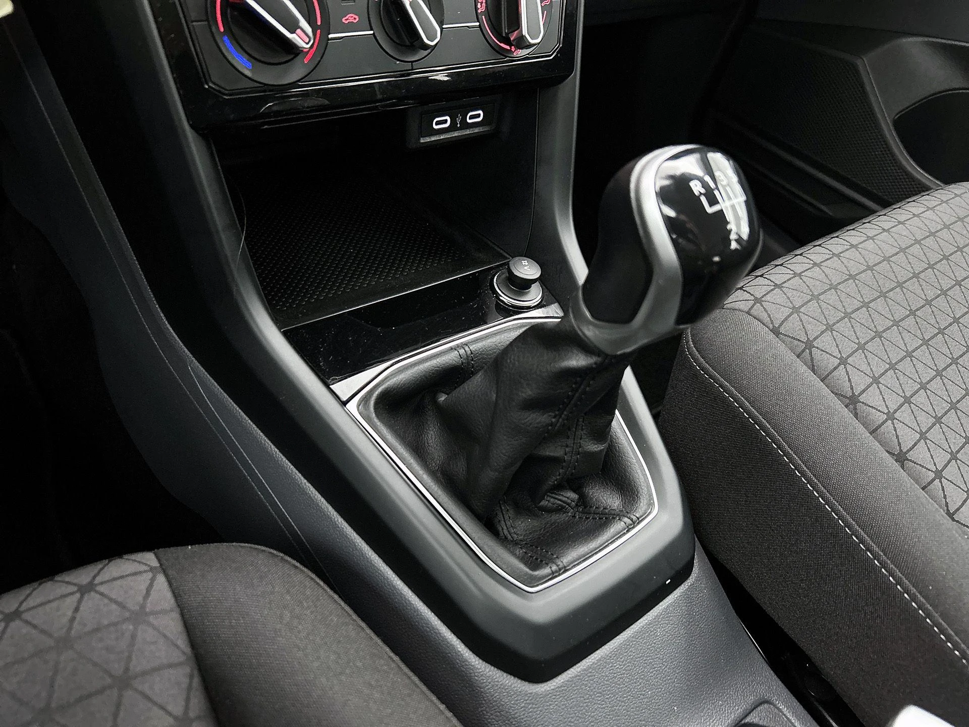 Volkswagen-T-Cross-image-10