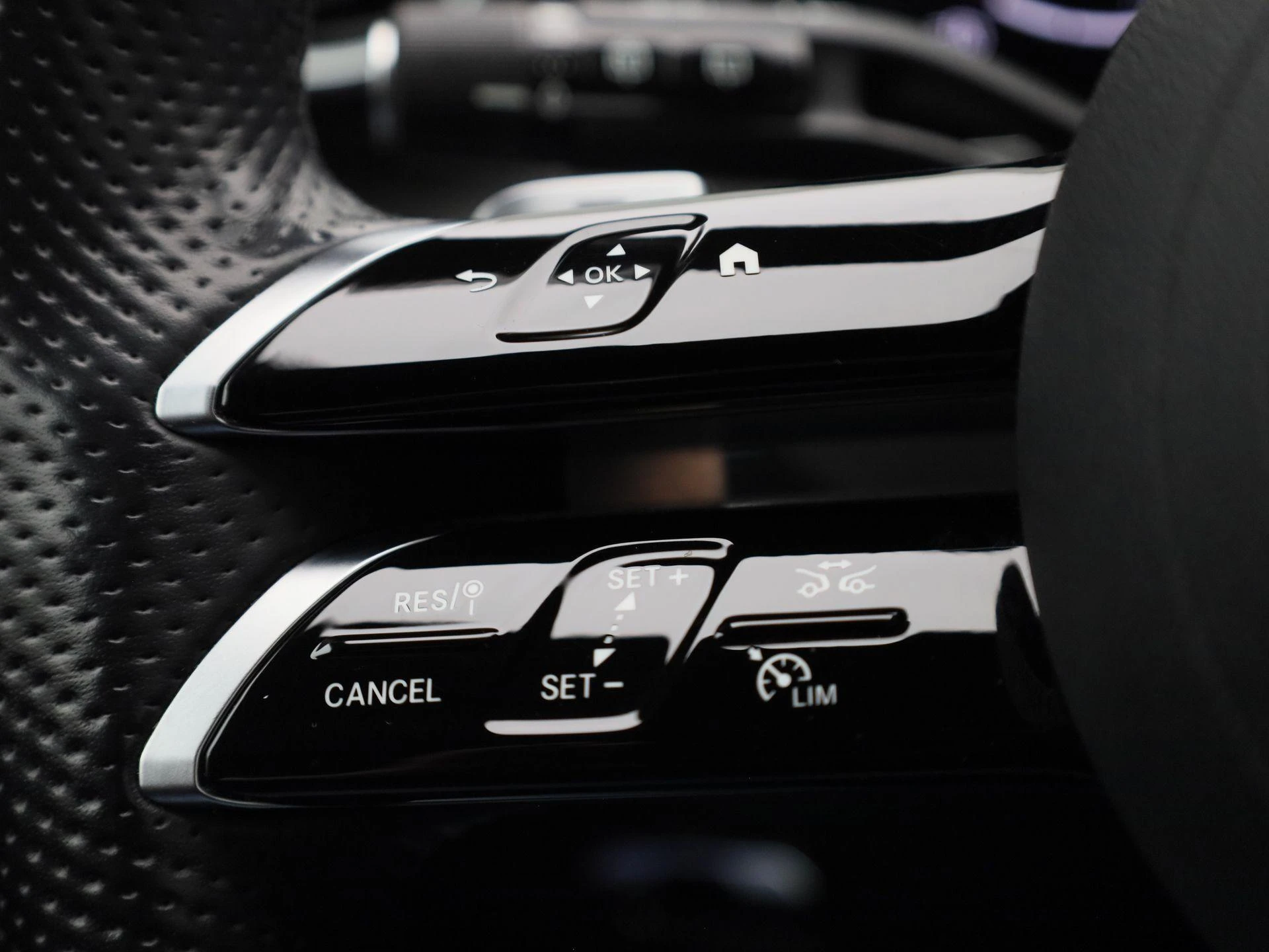 Mercedes-Benz-C-Klasse-image-17