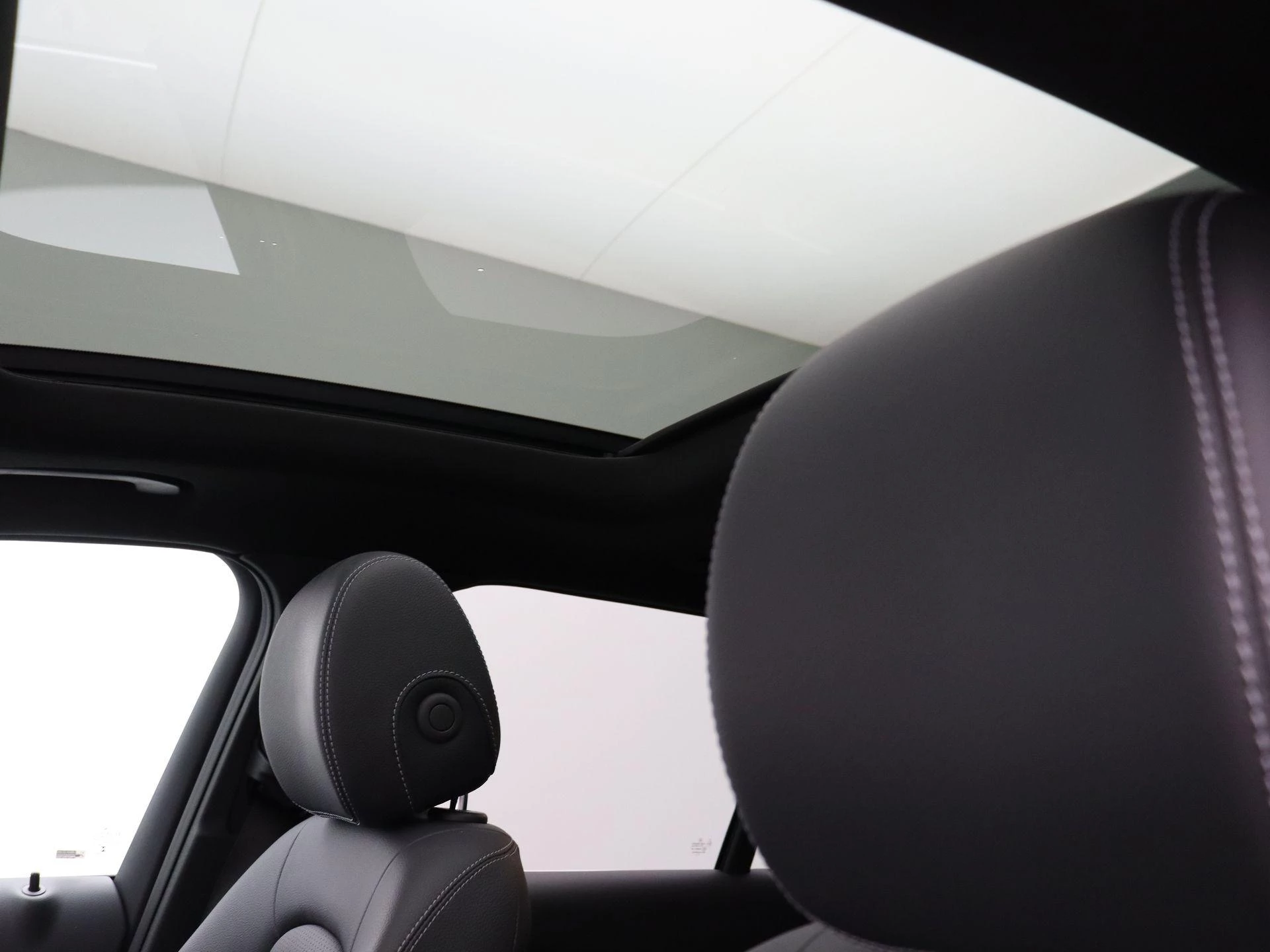 Mercedes-Benz-GLC-image-12