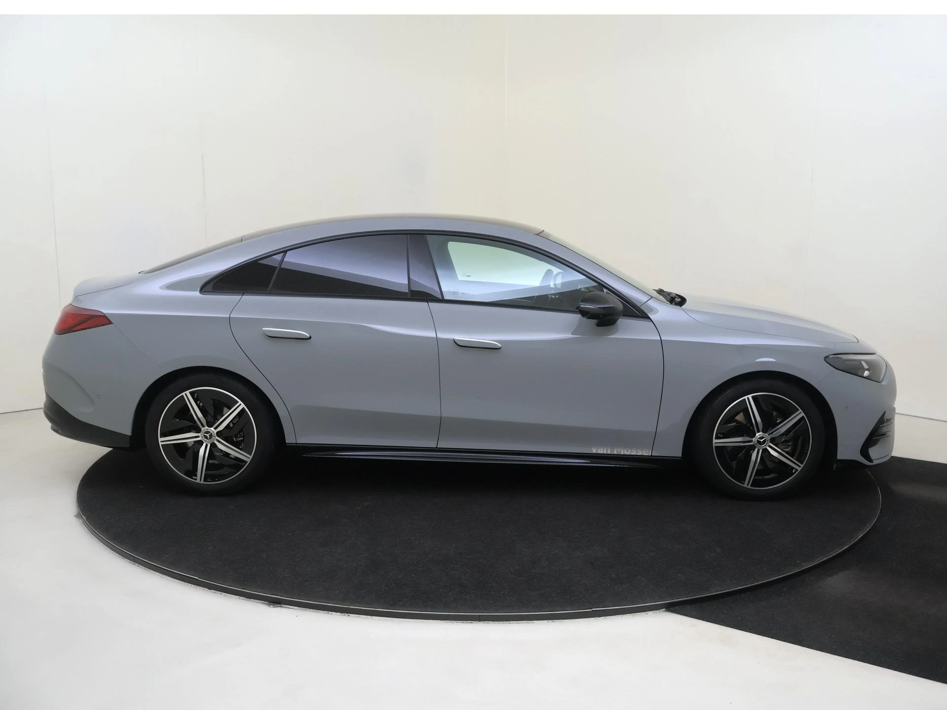 Mercedes-Benz-CLA-image-8