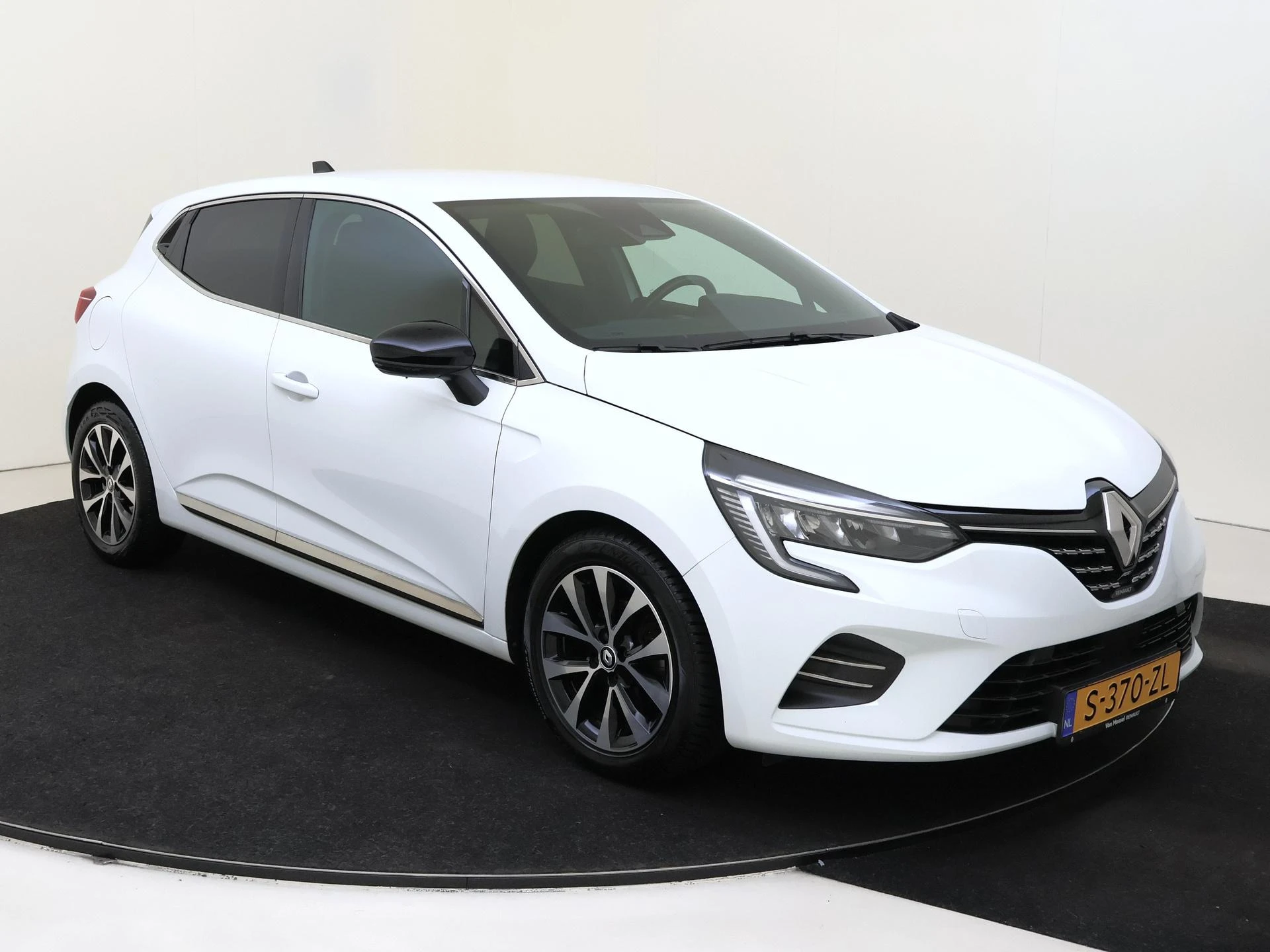 Renault-Clio-image-1