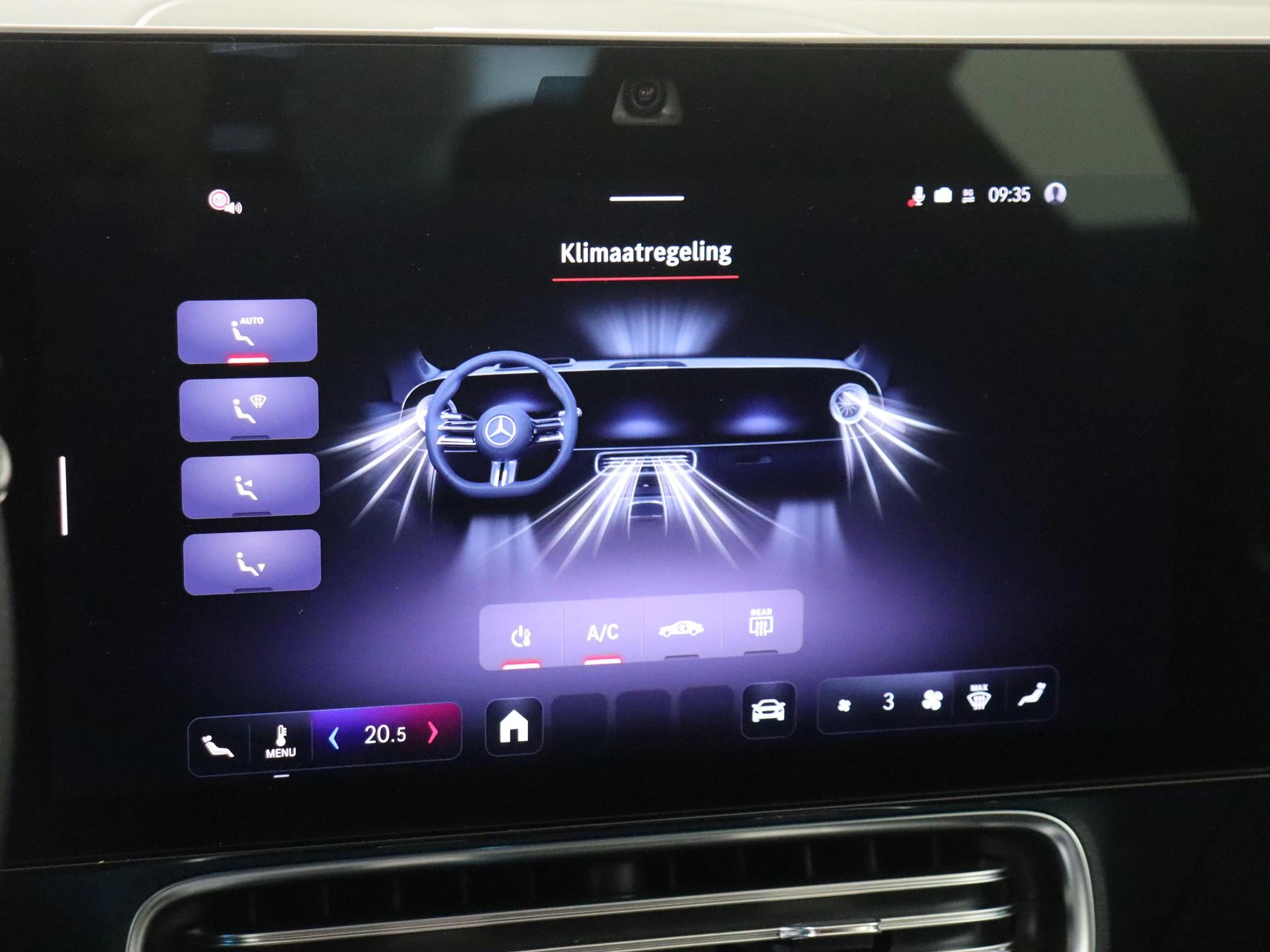 Mercedes-Benz-CLA-image-19